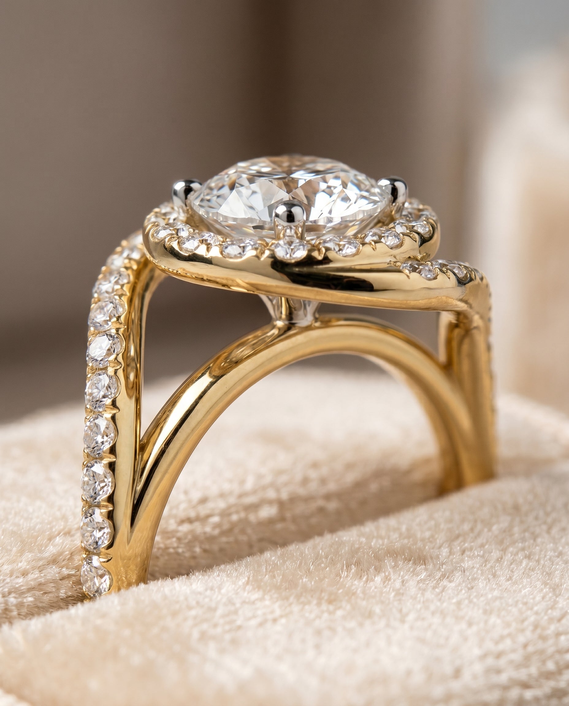 18K Yellow Gold band of The Ariana round engagement ring setting | RockHer