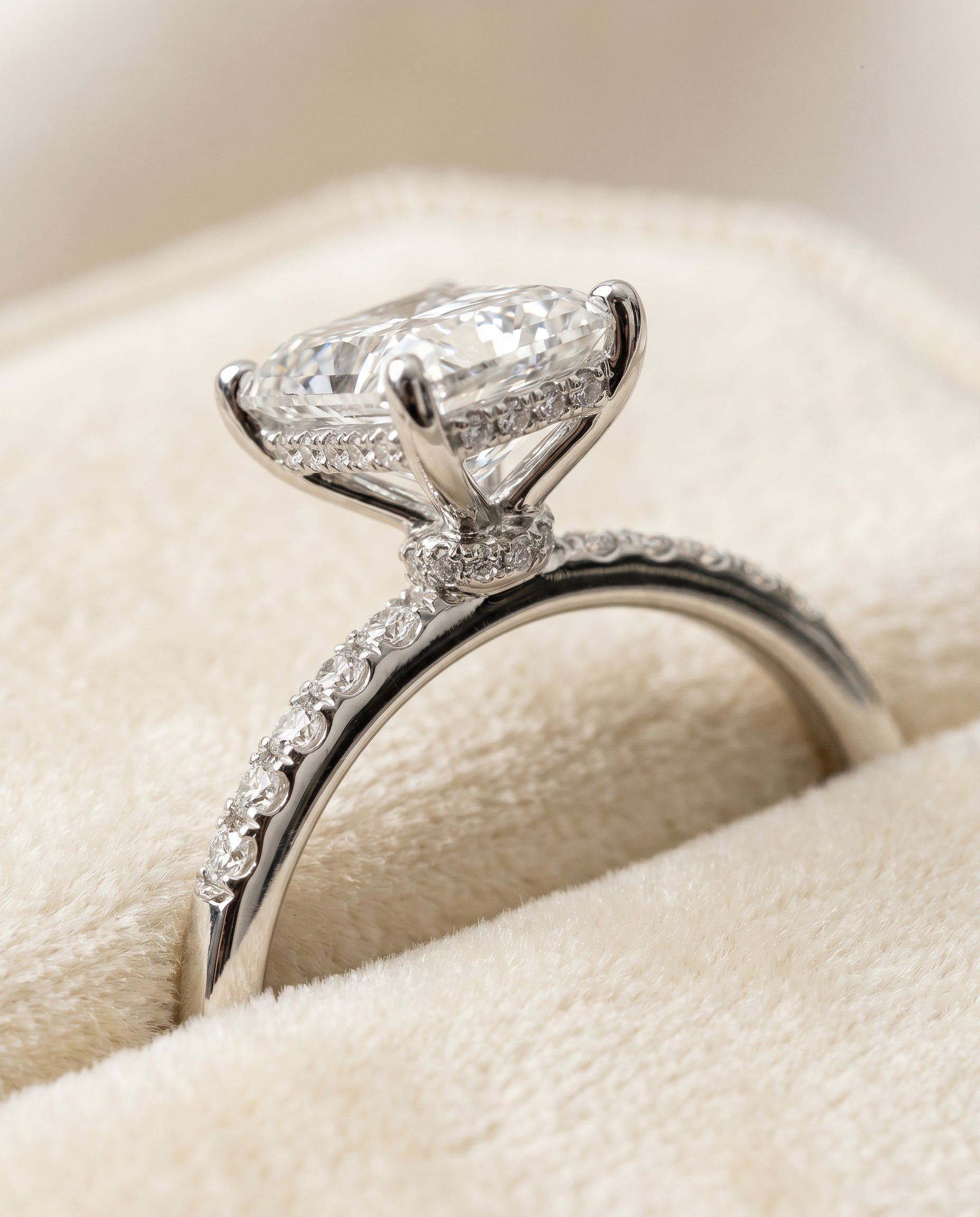 Platinum band of The Abbey radiant engagement ring setting | RockHer