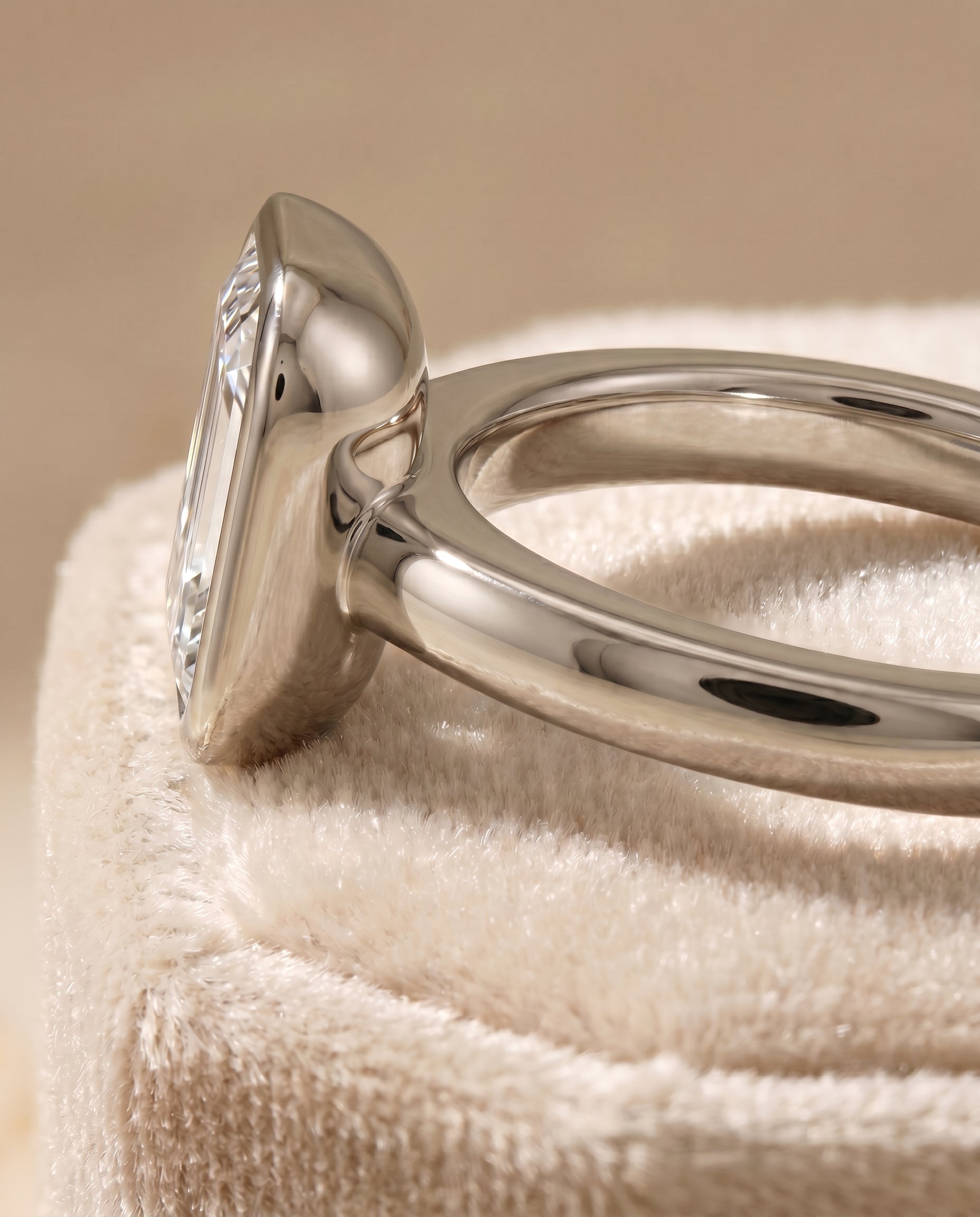 Platinum band of The Agnes emerald engagement ring setting | RockHer
