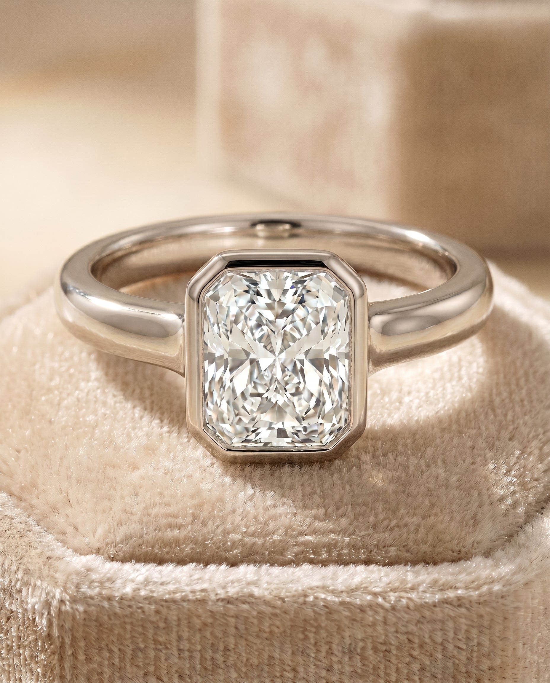 Platinum band of The Agnes radiant engagement ring setting | RockHer