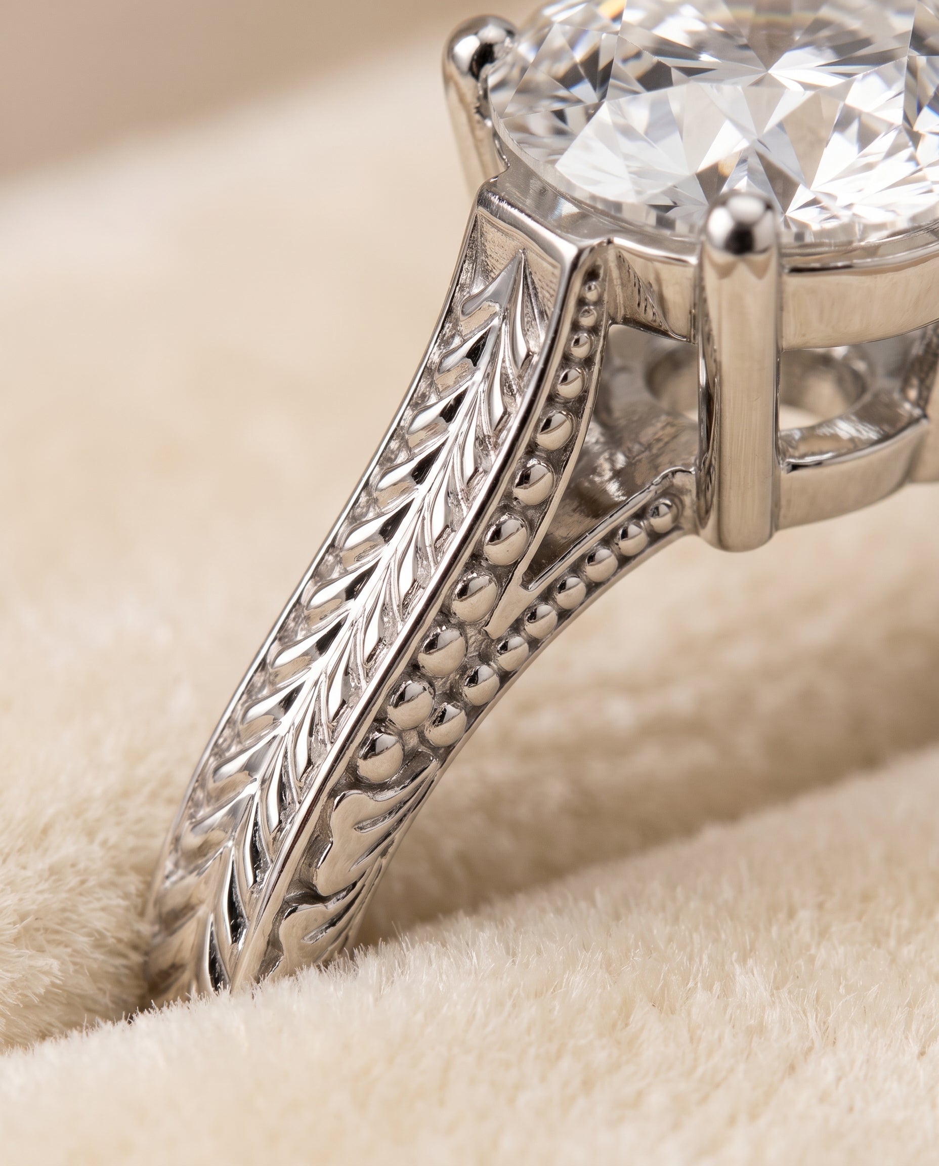 Platinum band of The Aida round engagement ring setting | RockHer