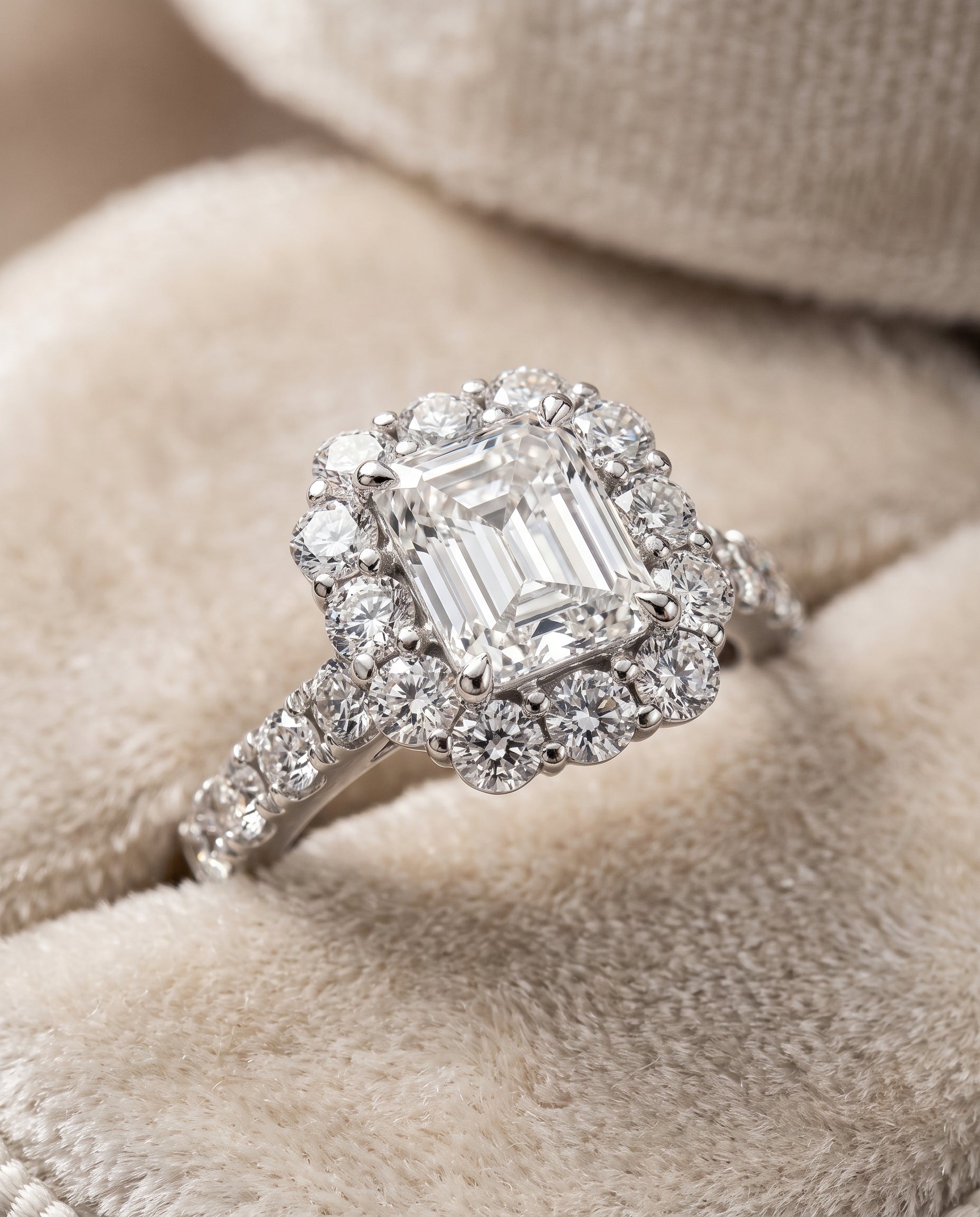Platinum band of The Alannah radiant engagement ring setting | RockHer
