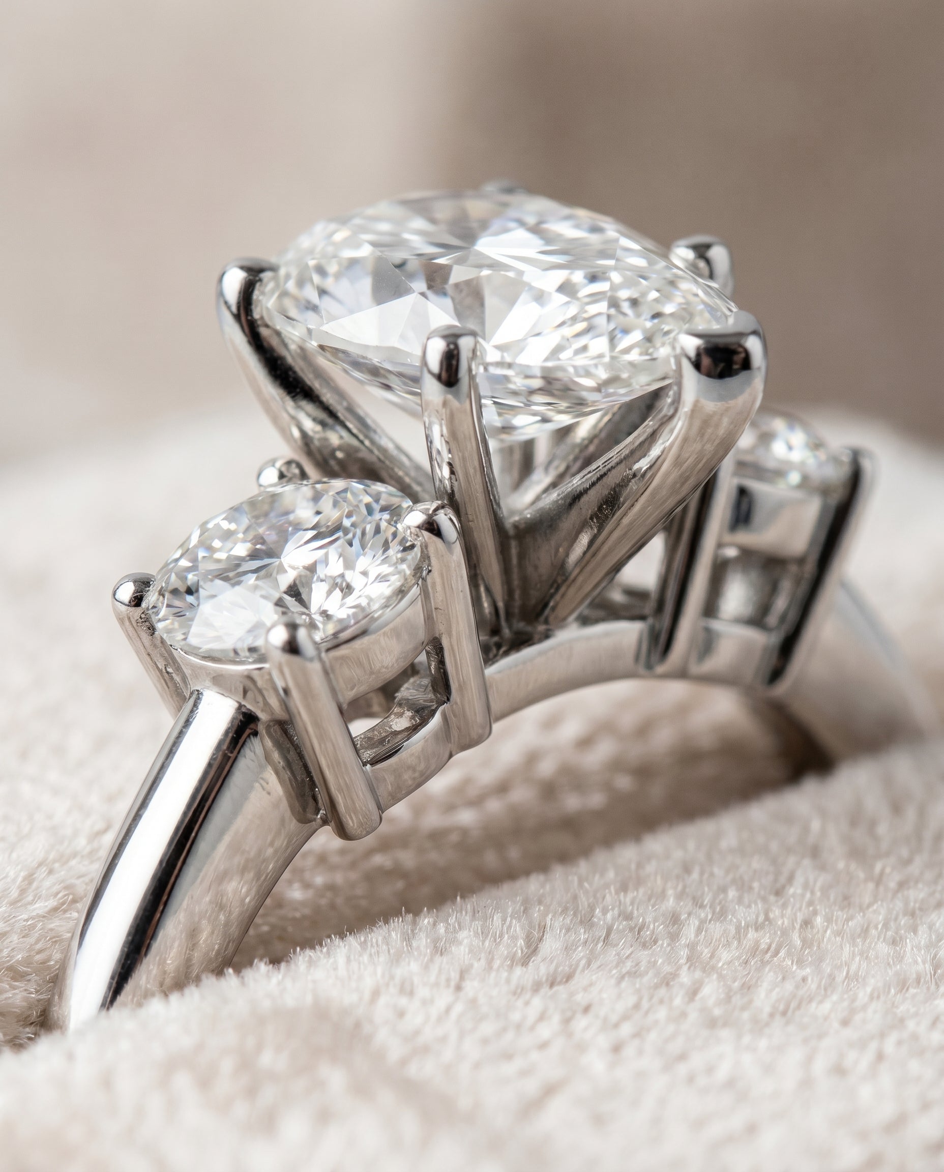 Platinum band of The Anita pear engagement ring setting | RockHer