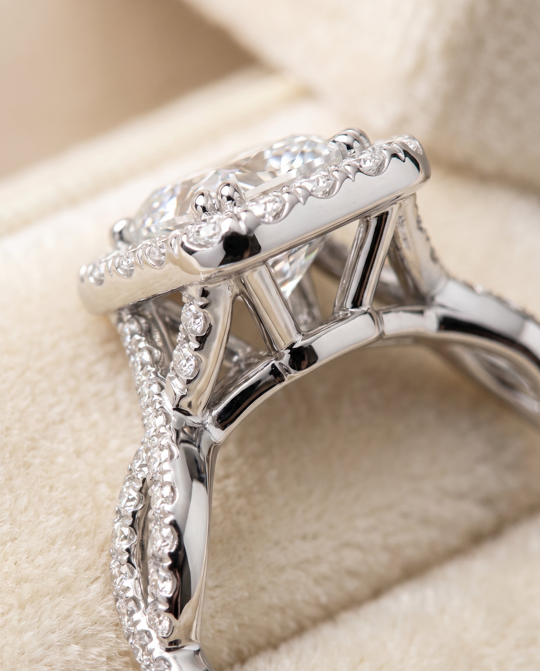 Platinum band of The Annie radiant engagement ring setting | RockHer
