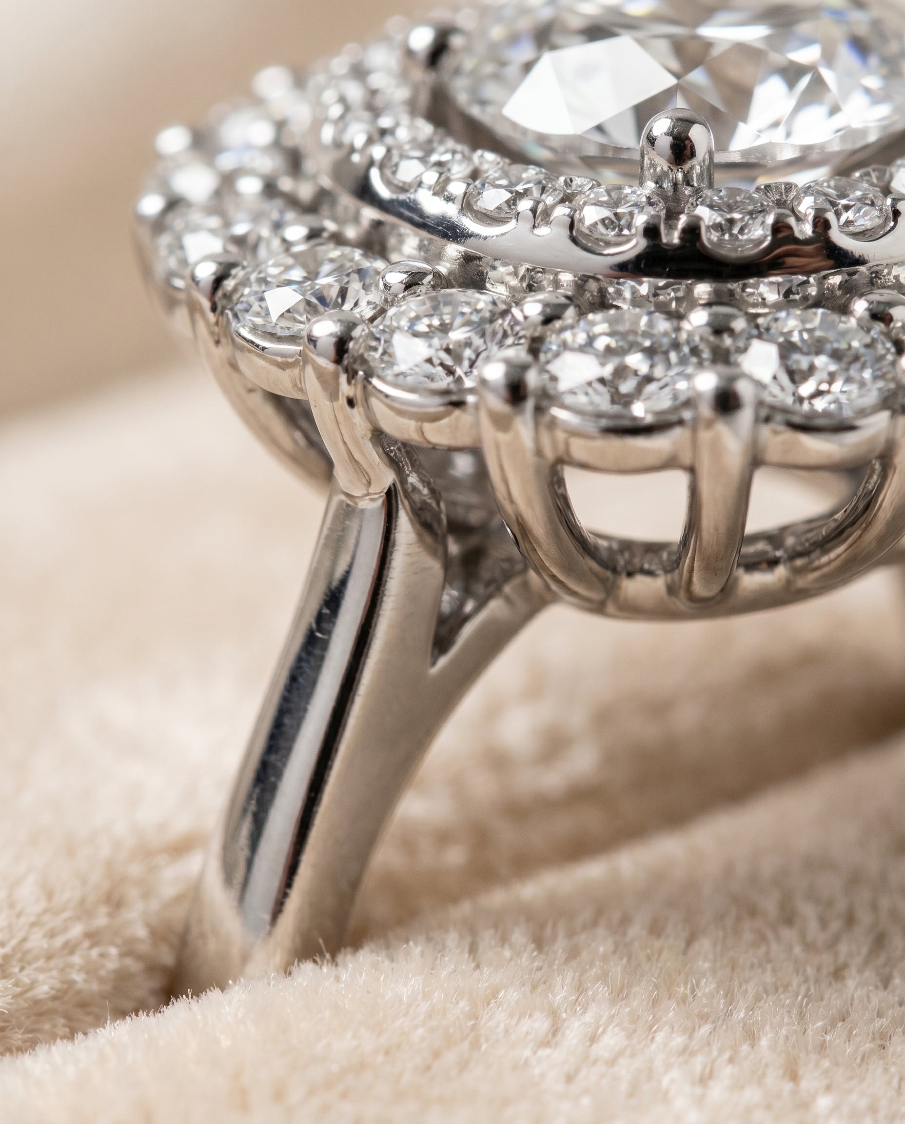 Platinum band of The Arietta round engagement ring setting | RockHer
