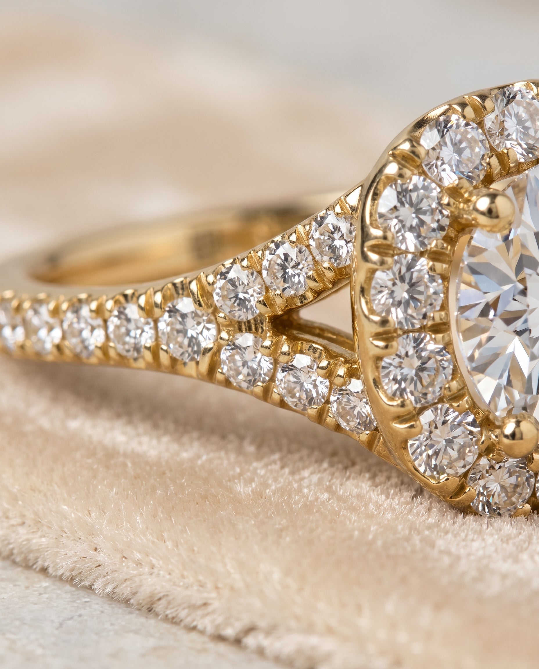 18K Yellow Gold band of The Billie round engagement ring setting | RockHer