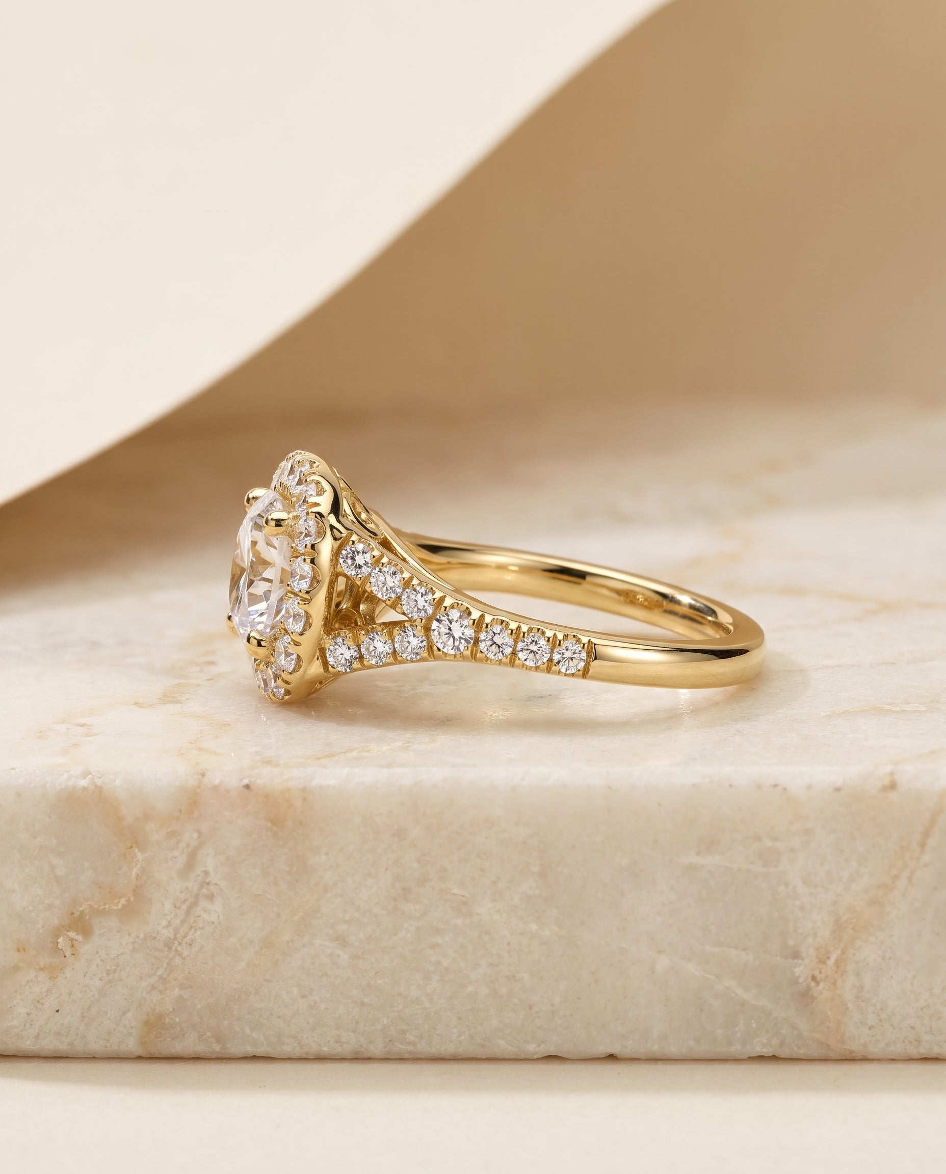 The Billie setting for round diamonds, made to order in 18K Yellow Gold | RockHer