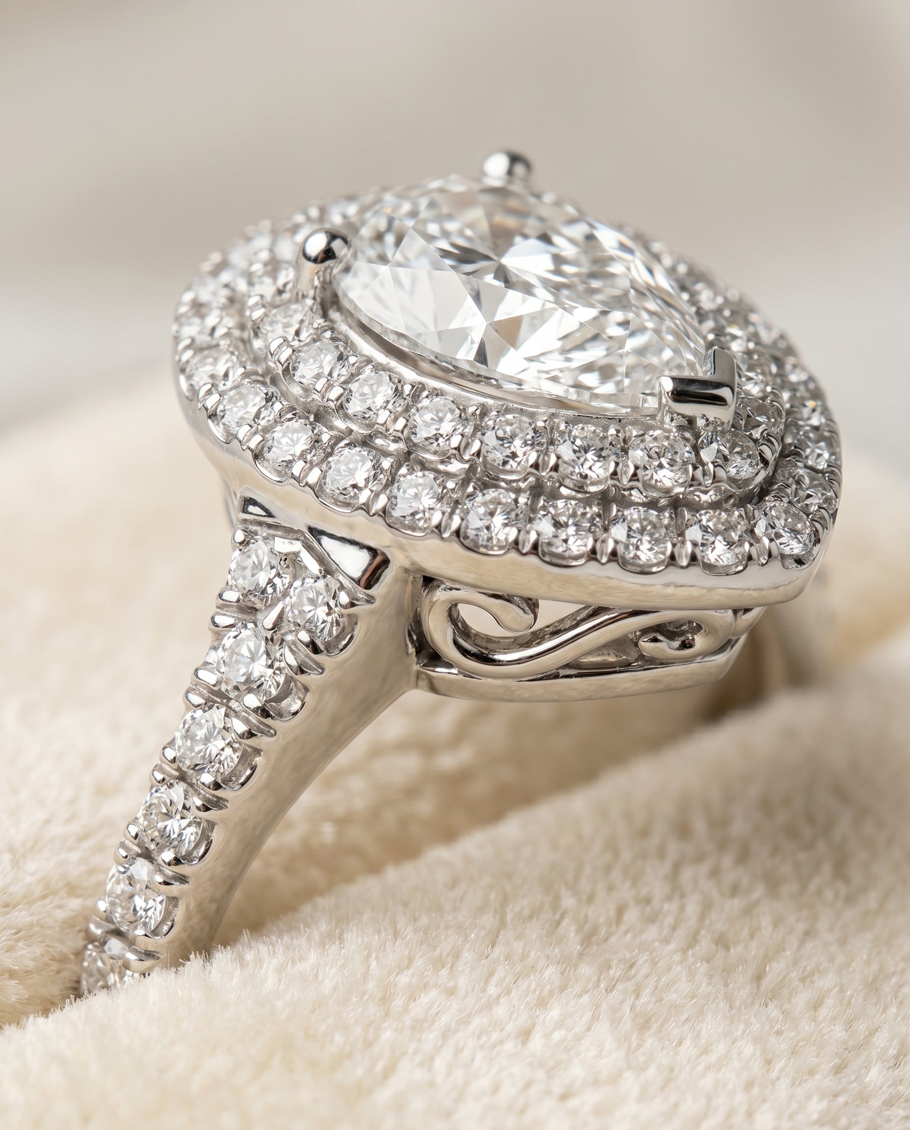 Platinum band of The Britney pear engagement ring setting | RockHer