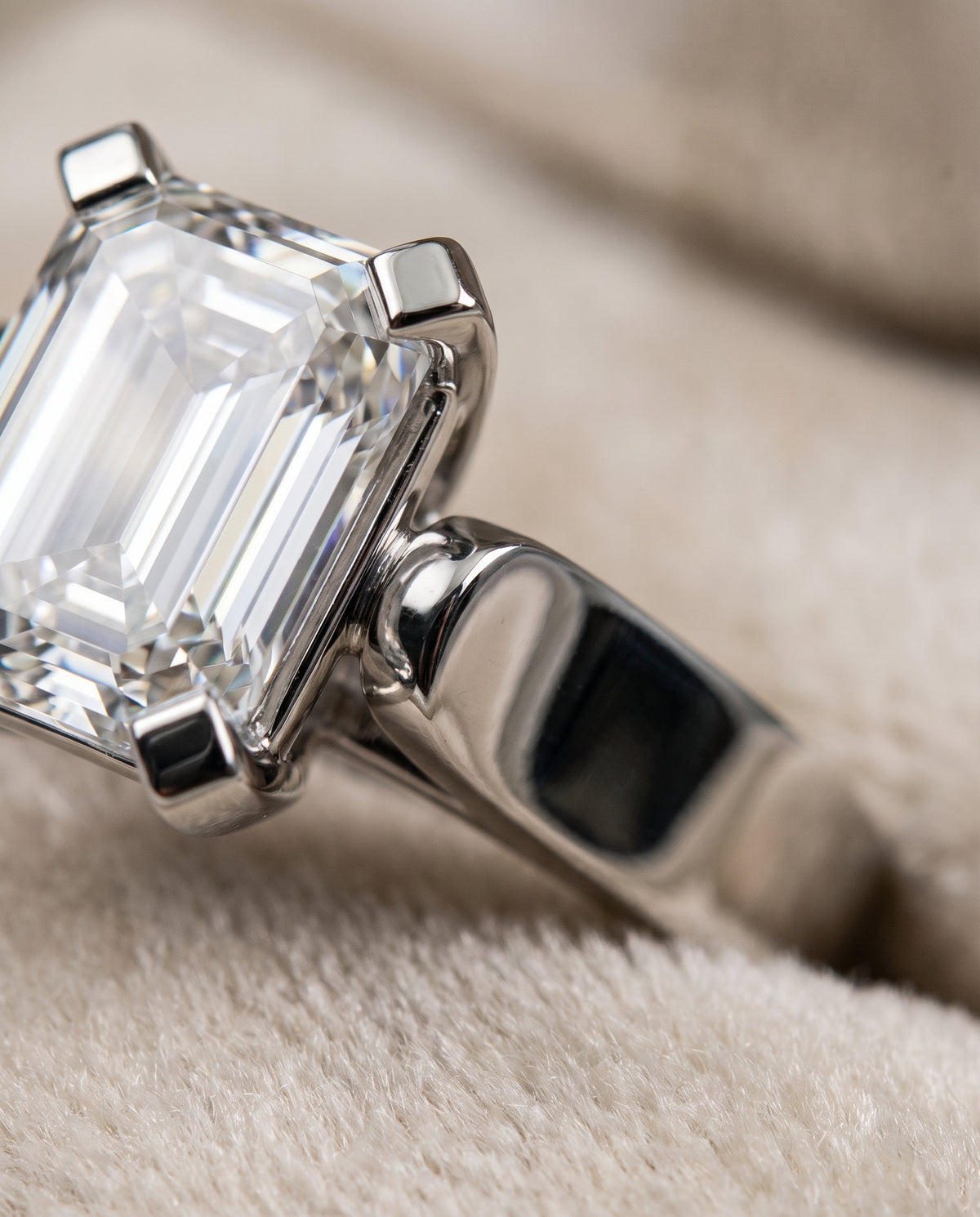 Platinum band of The Charlotte emerald engagement ring setting | RockHer
