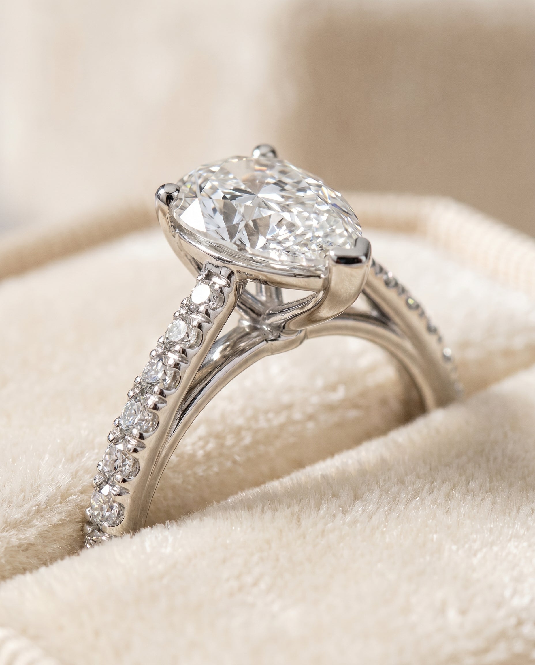 Platinum band of The Donna pear engagement ring setting | RockHer