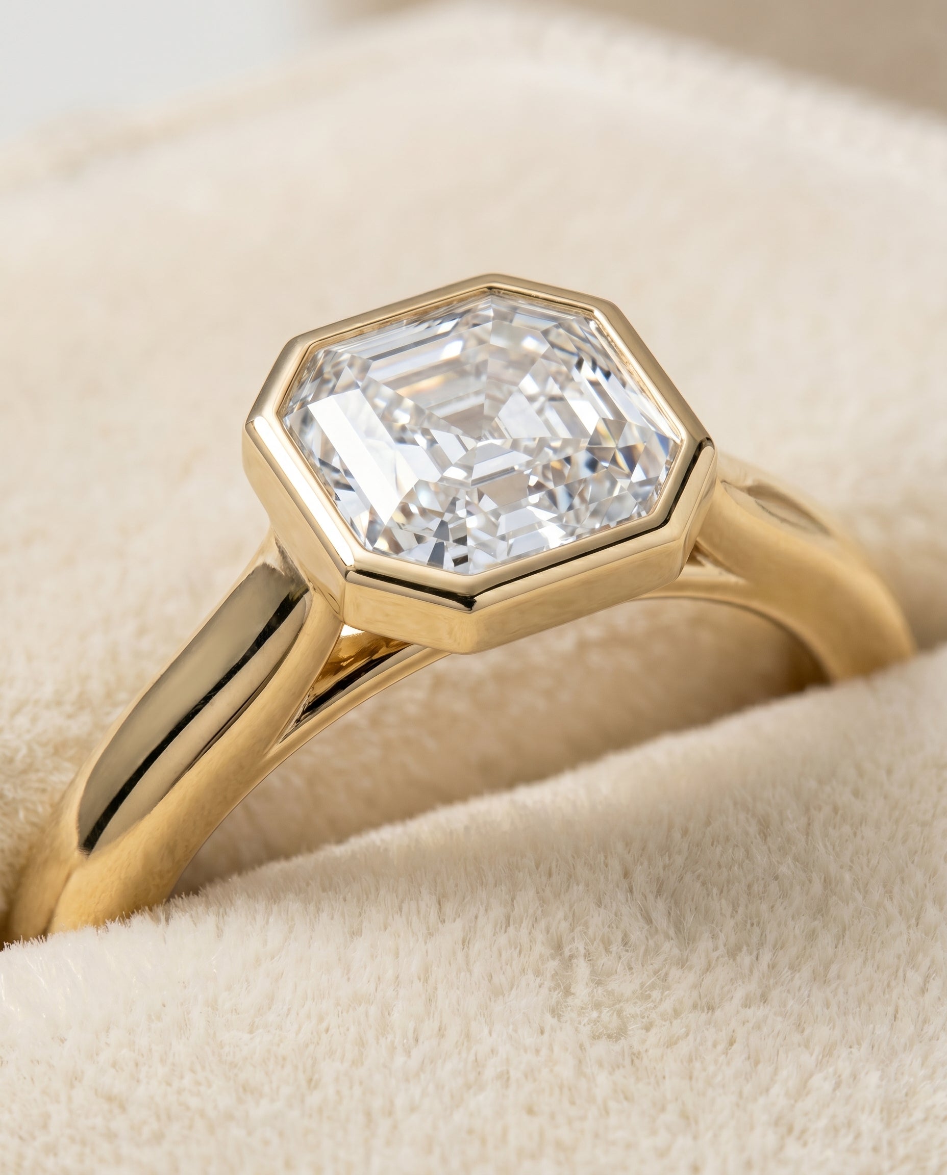 18K Yellow Gold band of The Duran asscher engagement ring setting | RockHer
