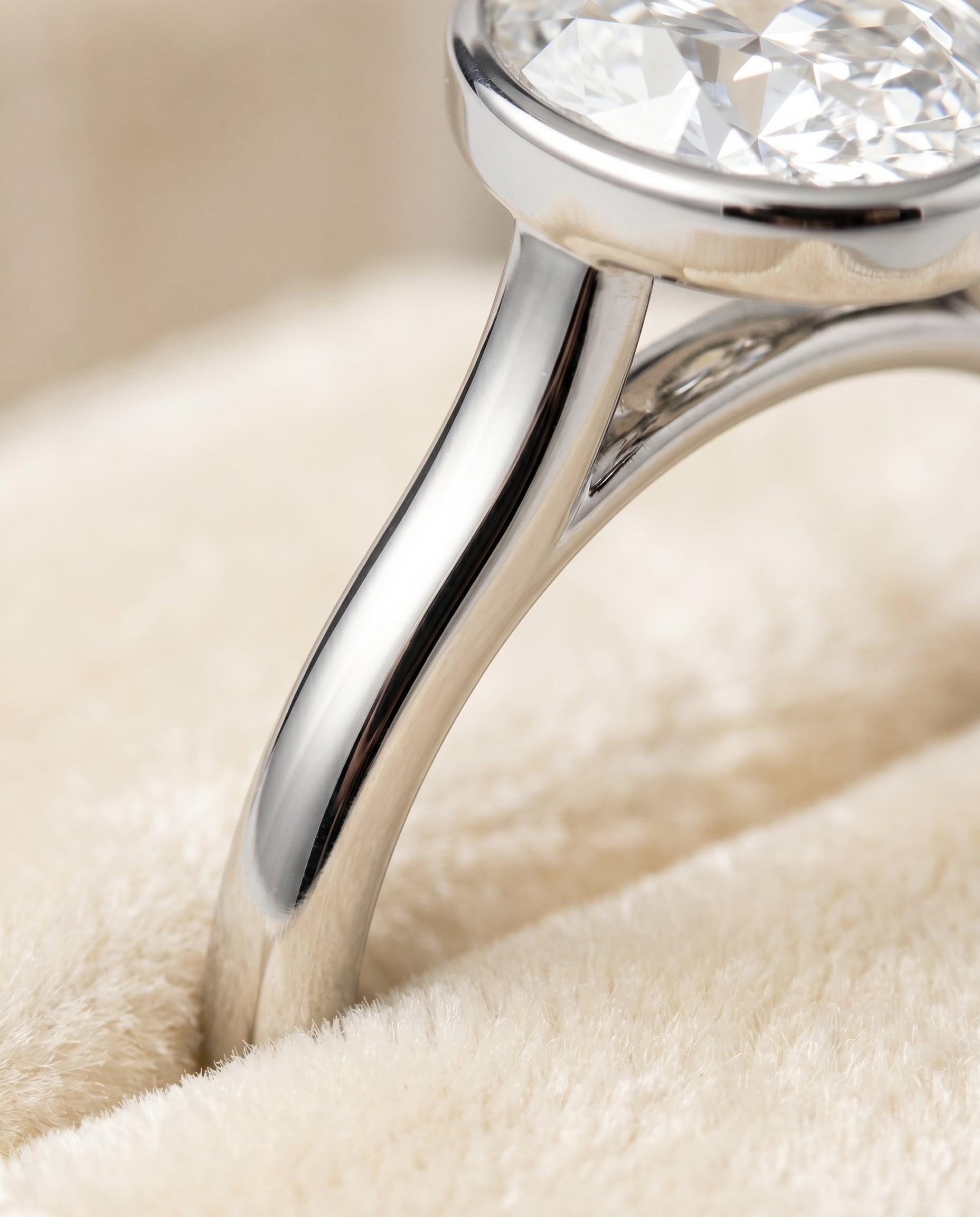 Platinum band of The Duran oval engagement ring setting | RockHer