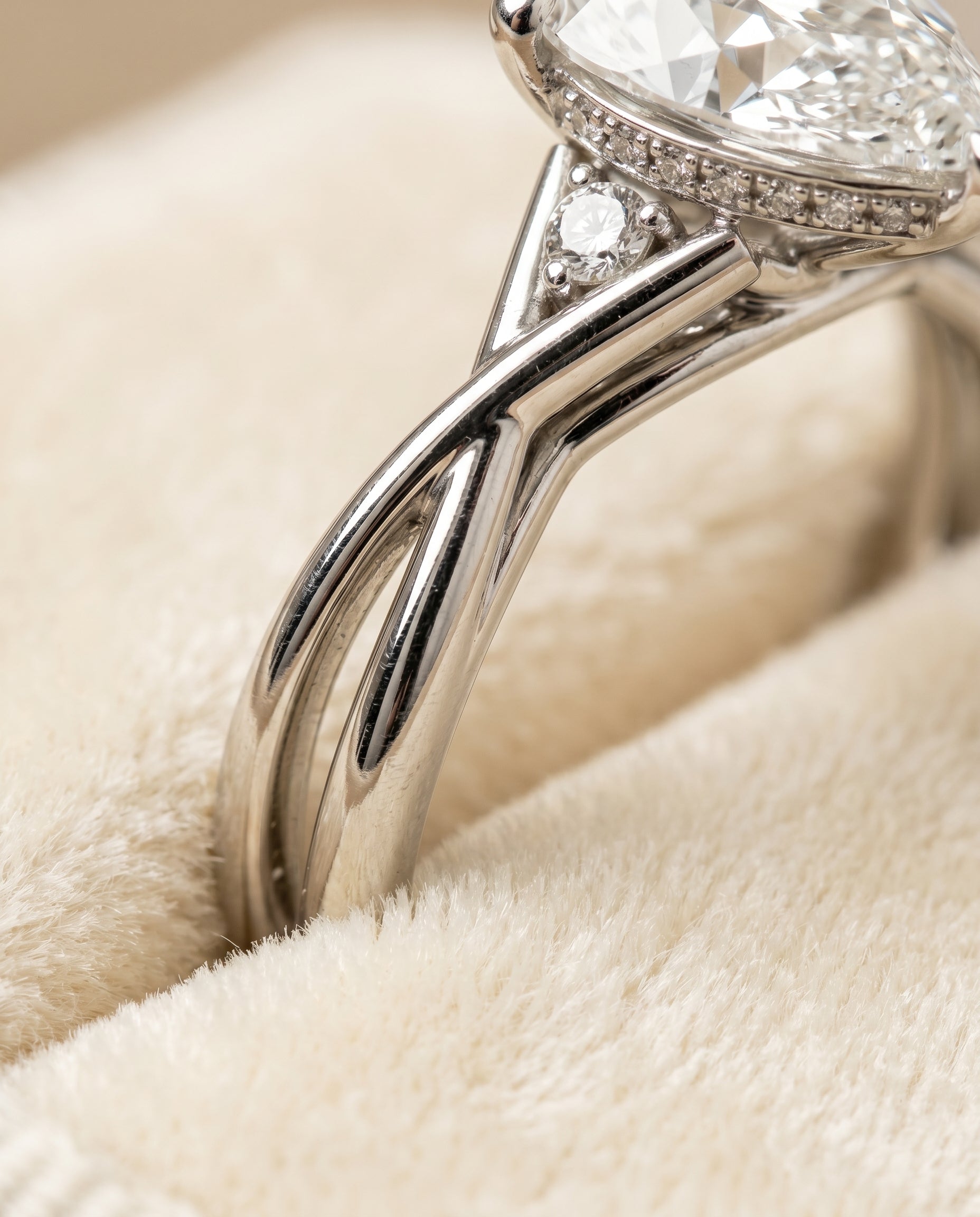 18K White Gold band of The Dusty princess engagement ring setting | RockHer