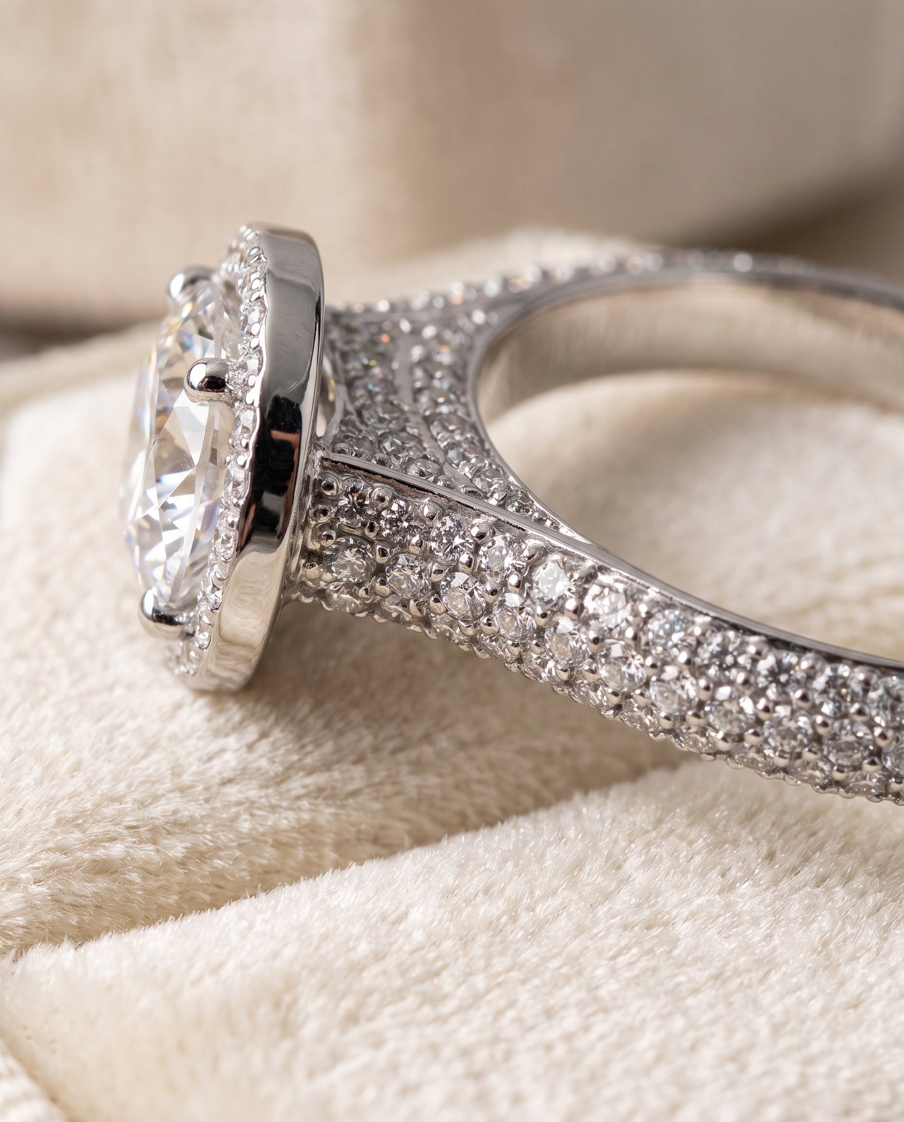 Platinum band of The Ella round engagement ring setting | RockHer