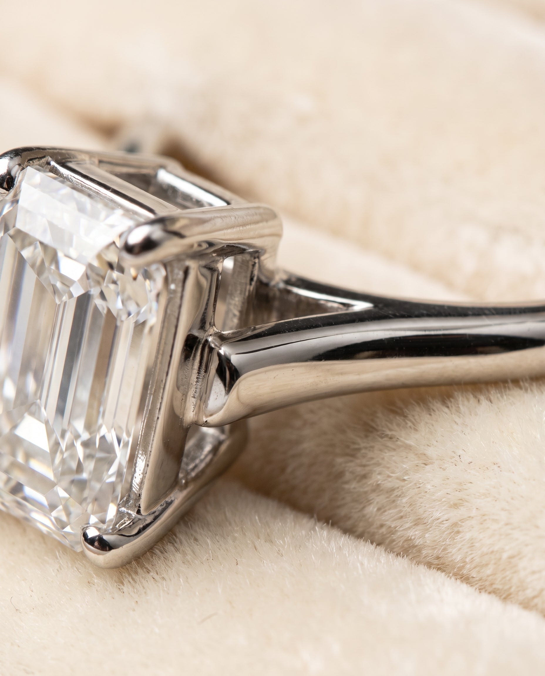 Platinum band of The Ellie emerald engagement ring setting | RockHer
