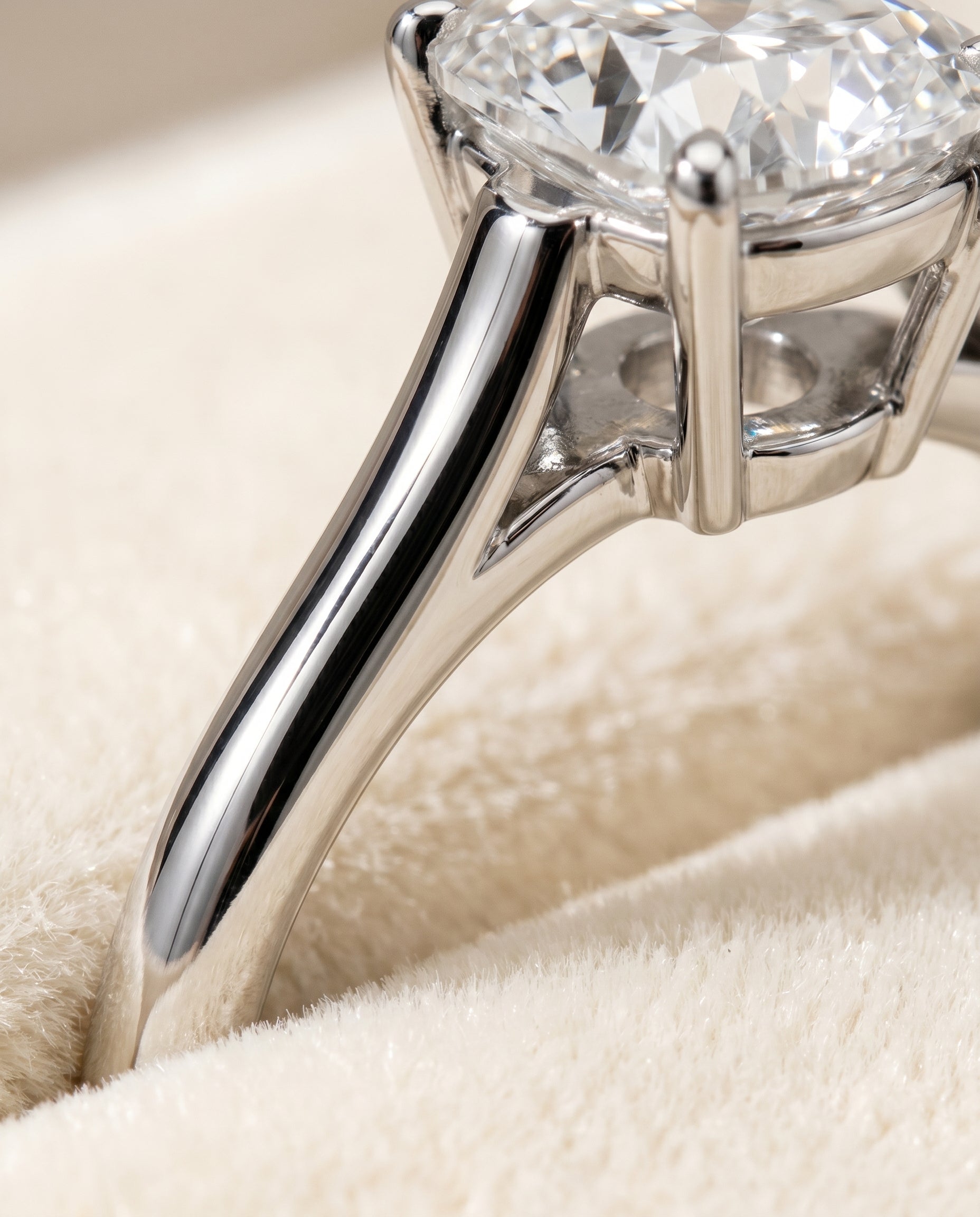 Platinum band of The Ellie cushion engagement ring setting | RockHer