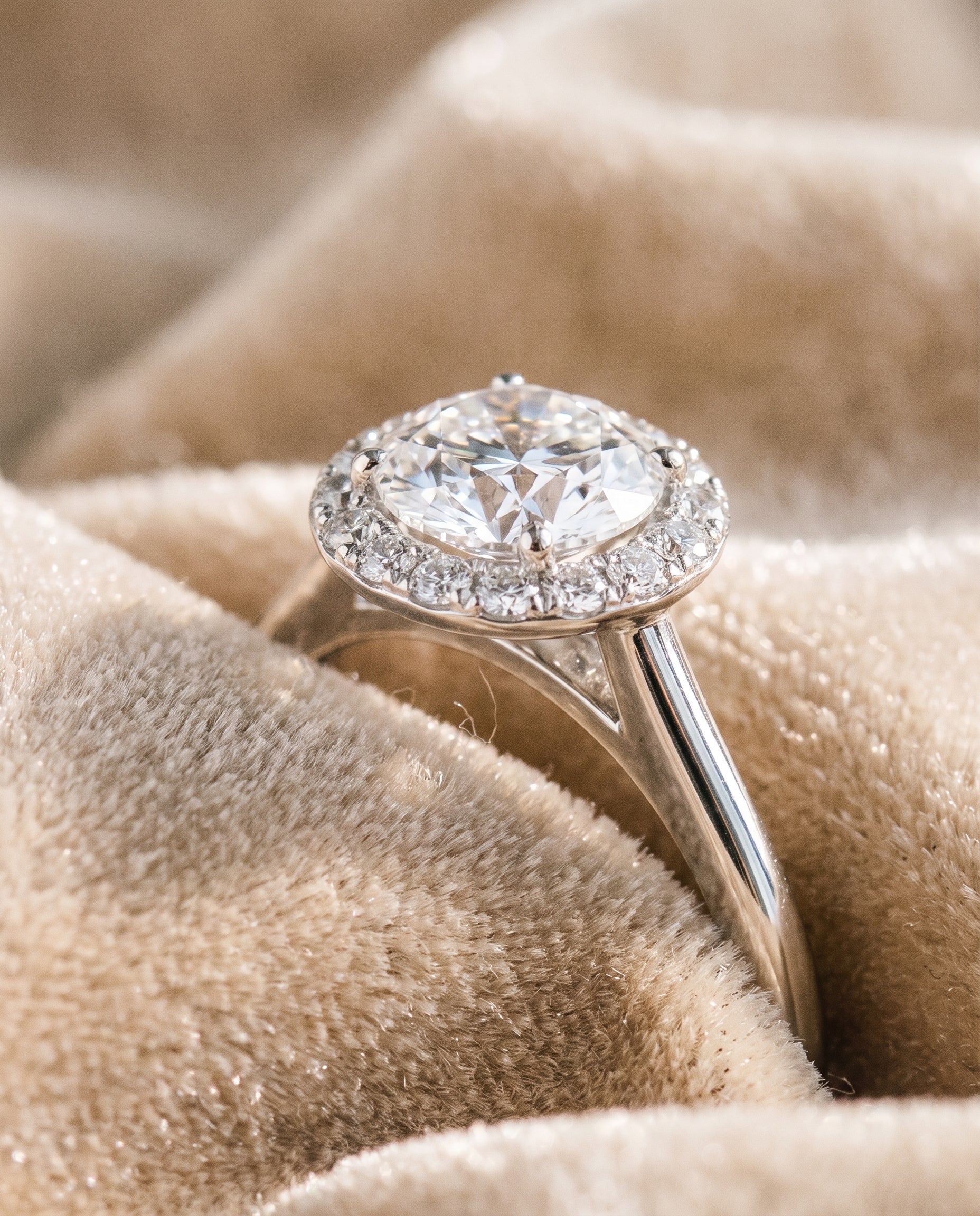 Platinum band of The Etta round engagement ring setting | RockHer