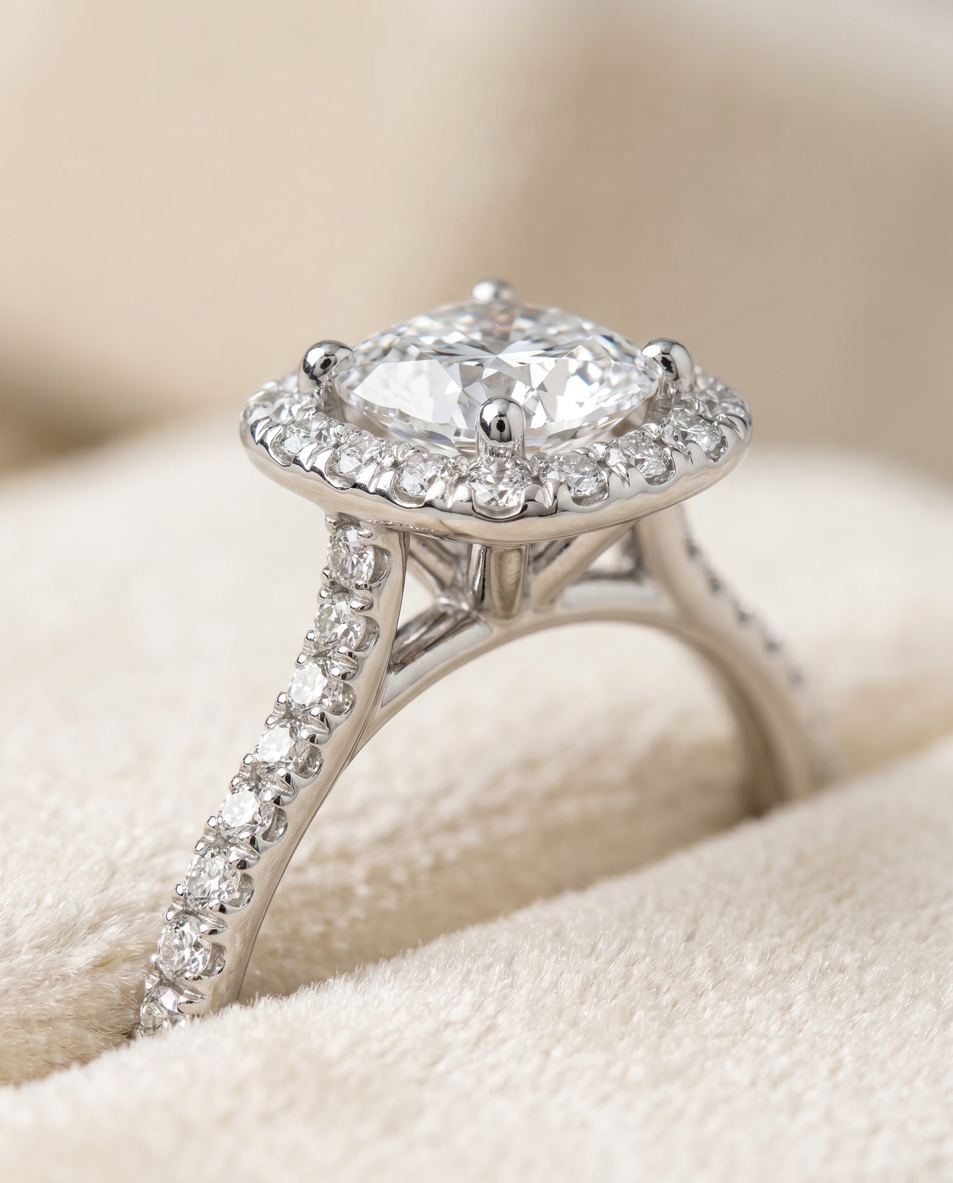Platinum band of The Everly cushion engagement ring setting | RockHer