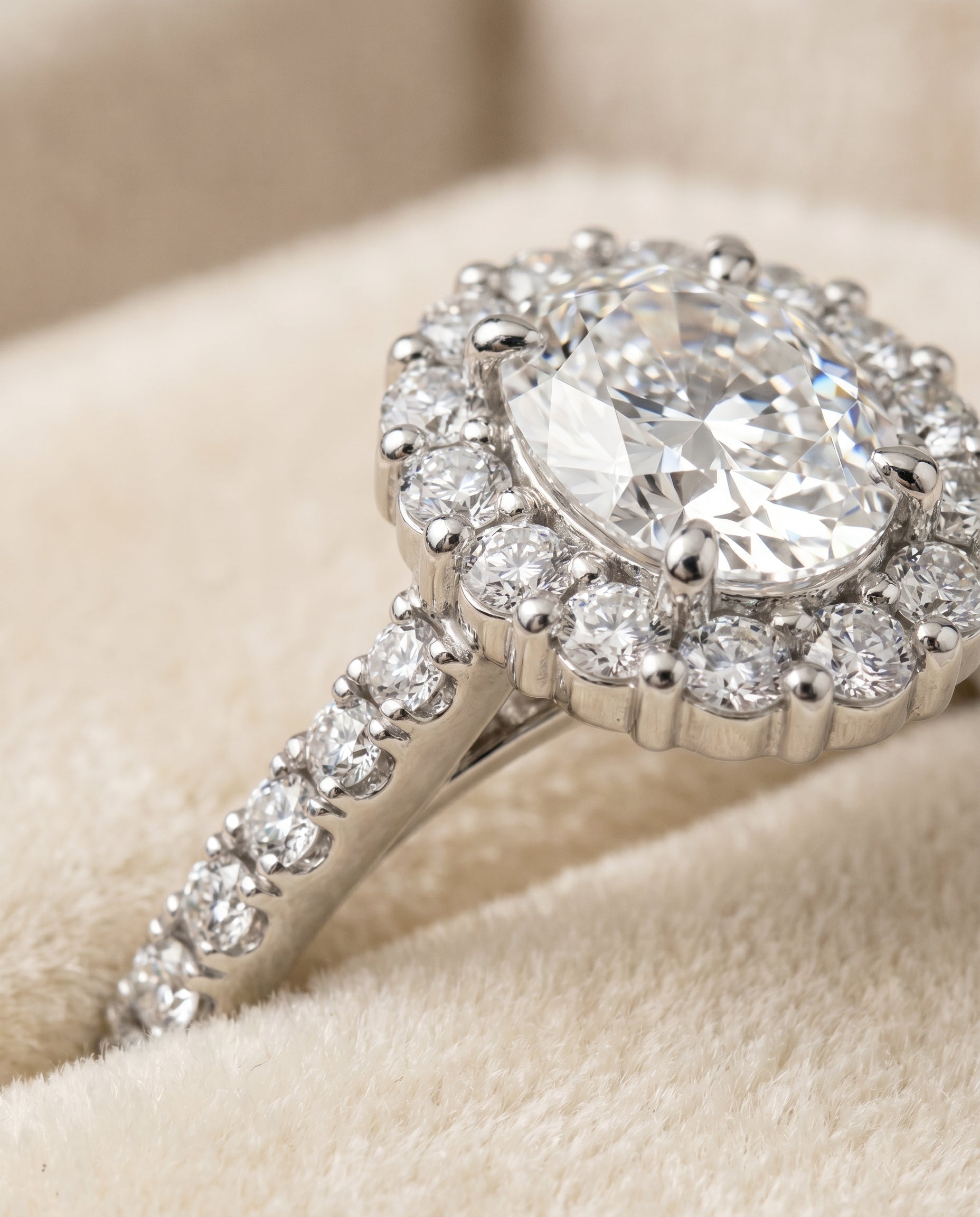 Platinum band of The Fiona oval engagement ring setting | RockHer