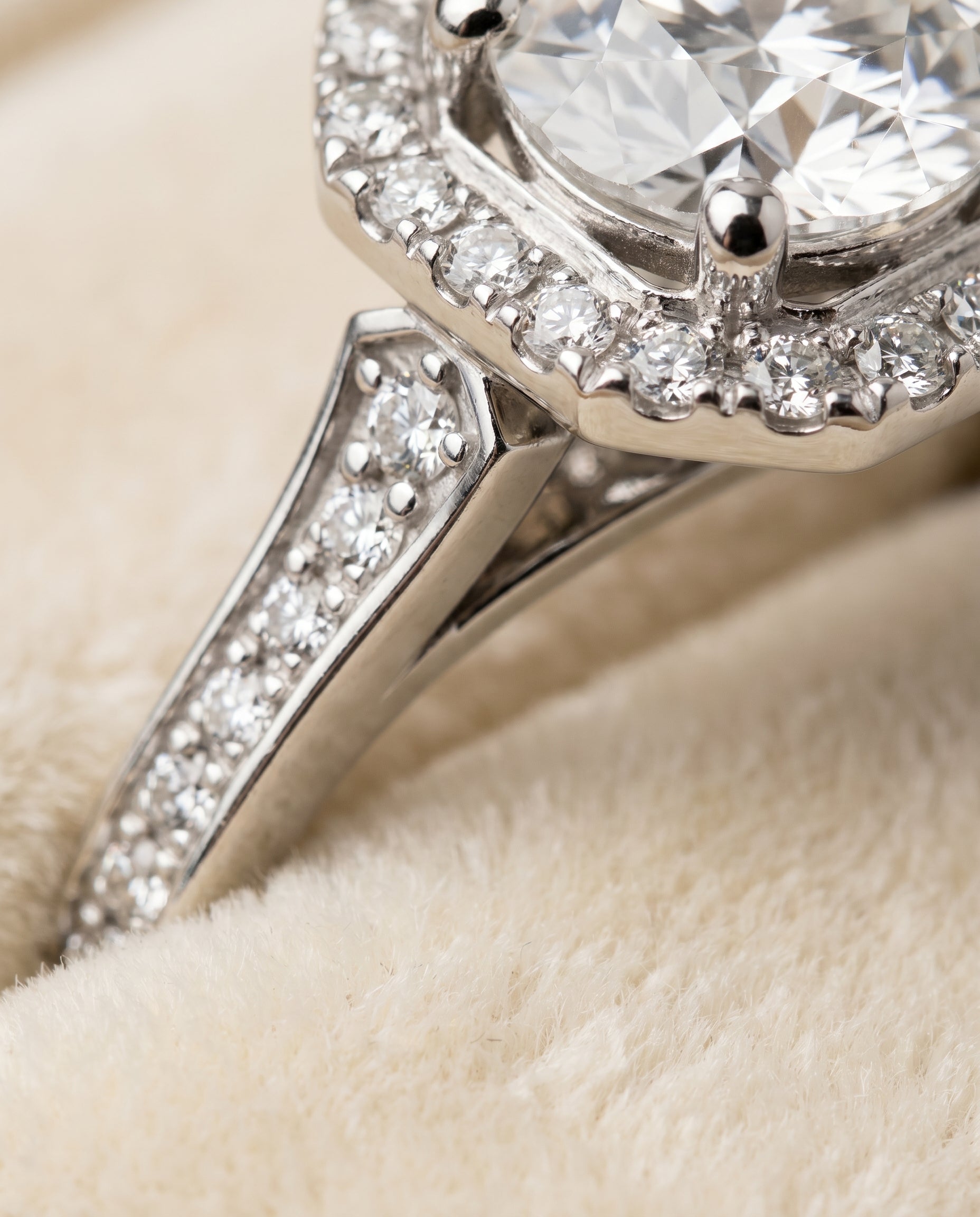 Platinum band of The Genesis round engagement ring setting | RockHer