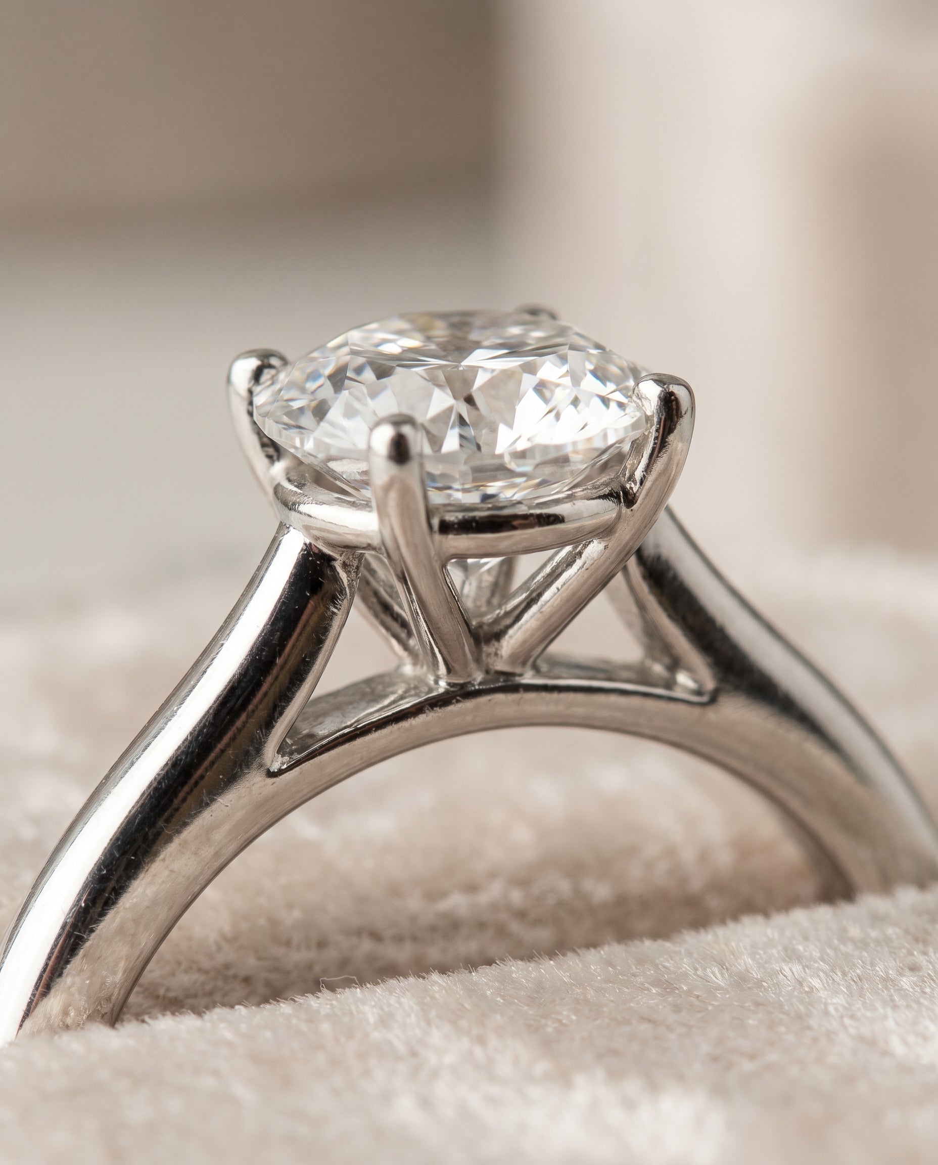 Platinum band of The Gladys round engagement ring setting | RockHer