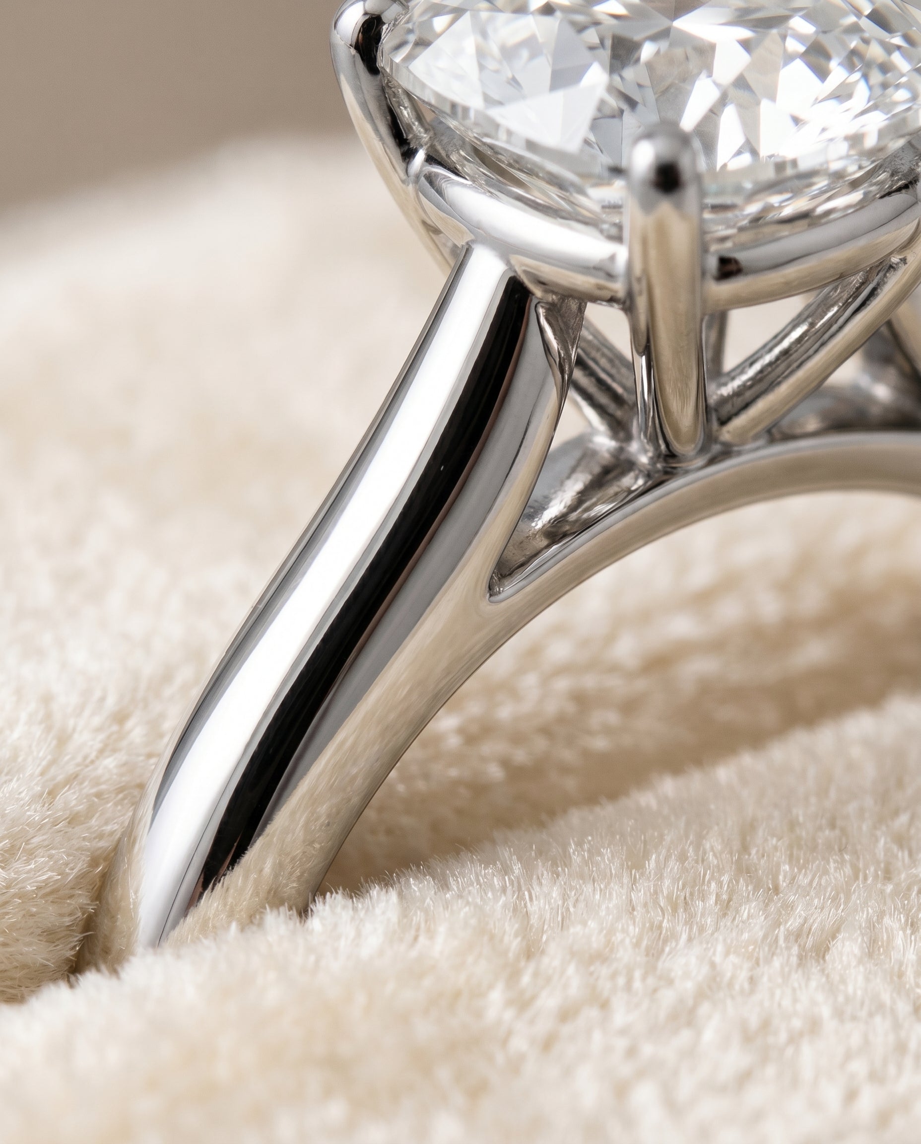 Platinum band of The Gladys cushion engagement ring setting | RockHer
