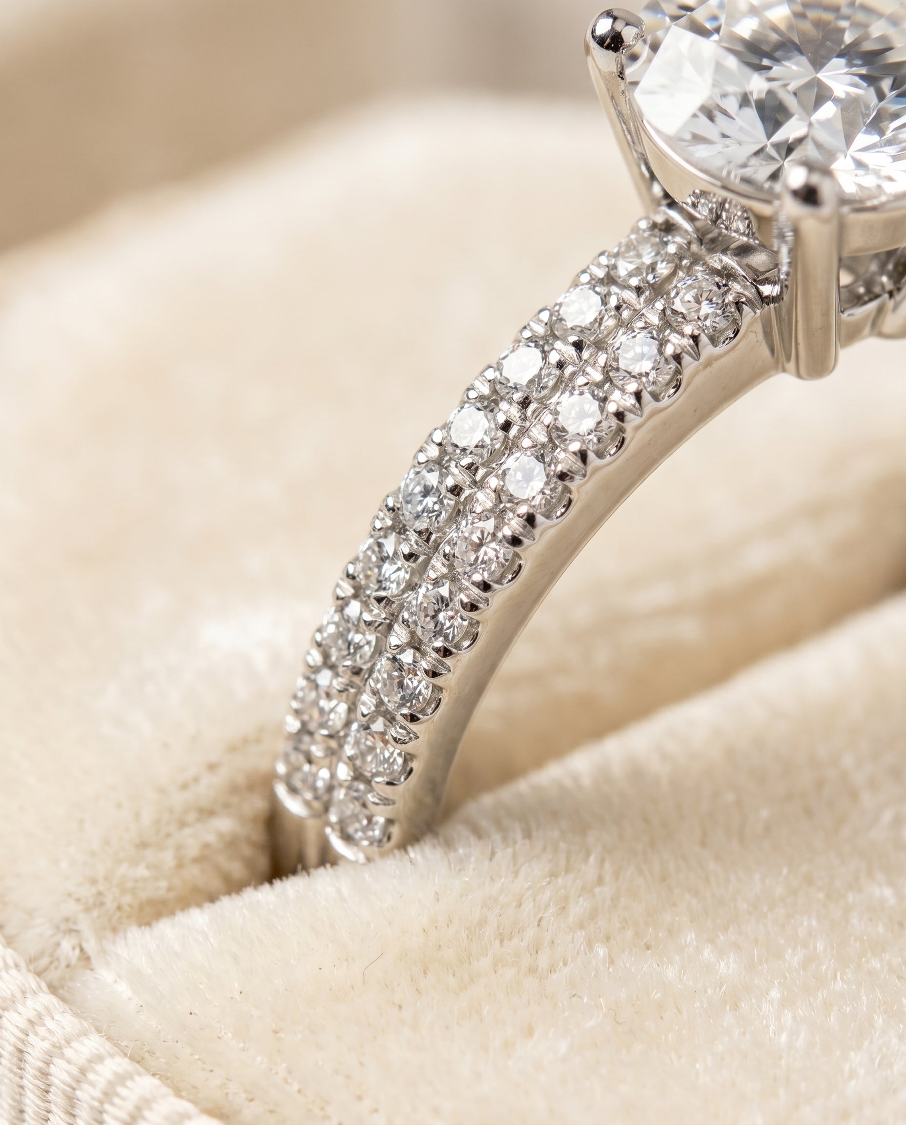 Platinum band of The Gwen round engagement ring setting | RockHer