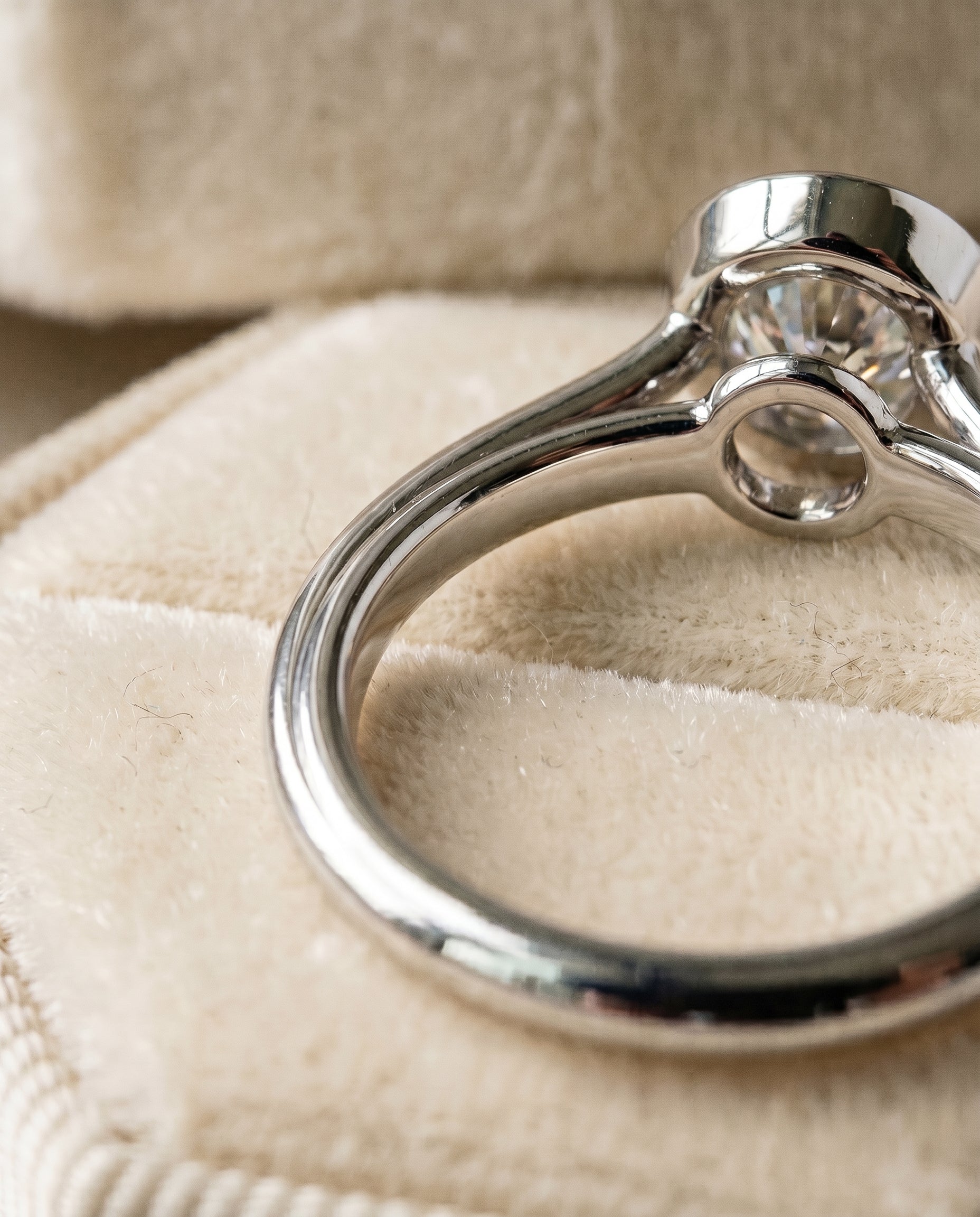 Platinum band of The Hayley oval engagement ring setting | RockHer