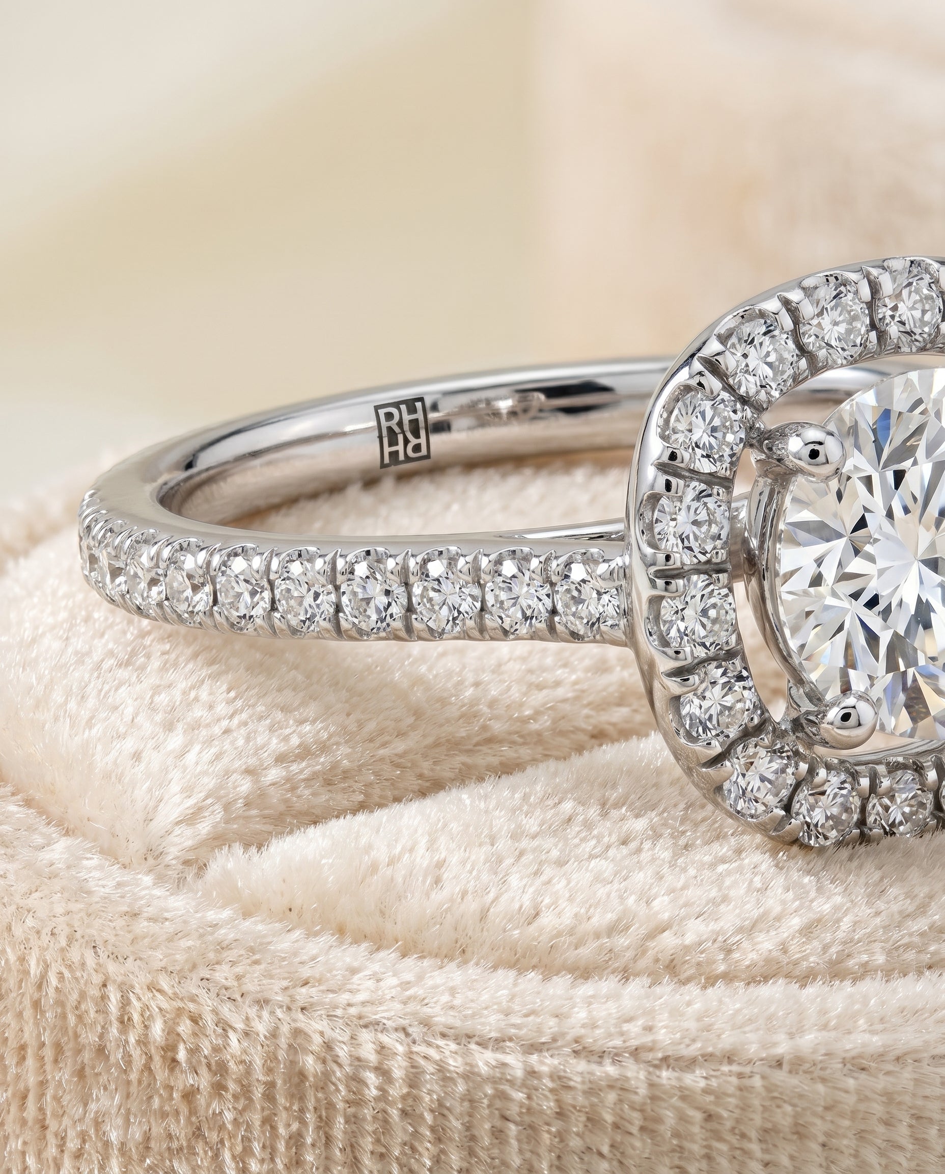 Platinum band of The Hymn round engagement ring setting | RockHer