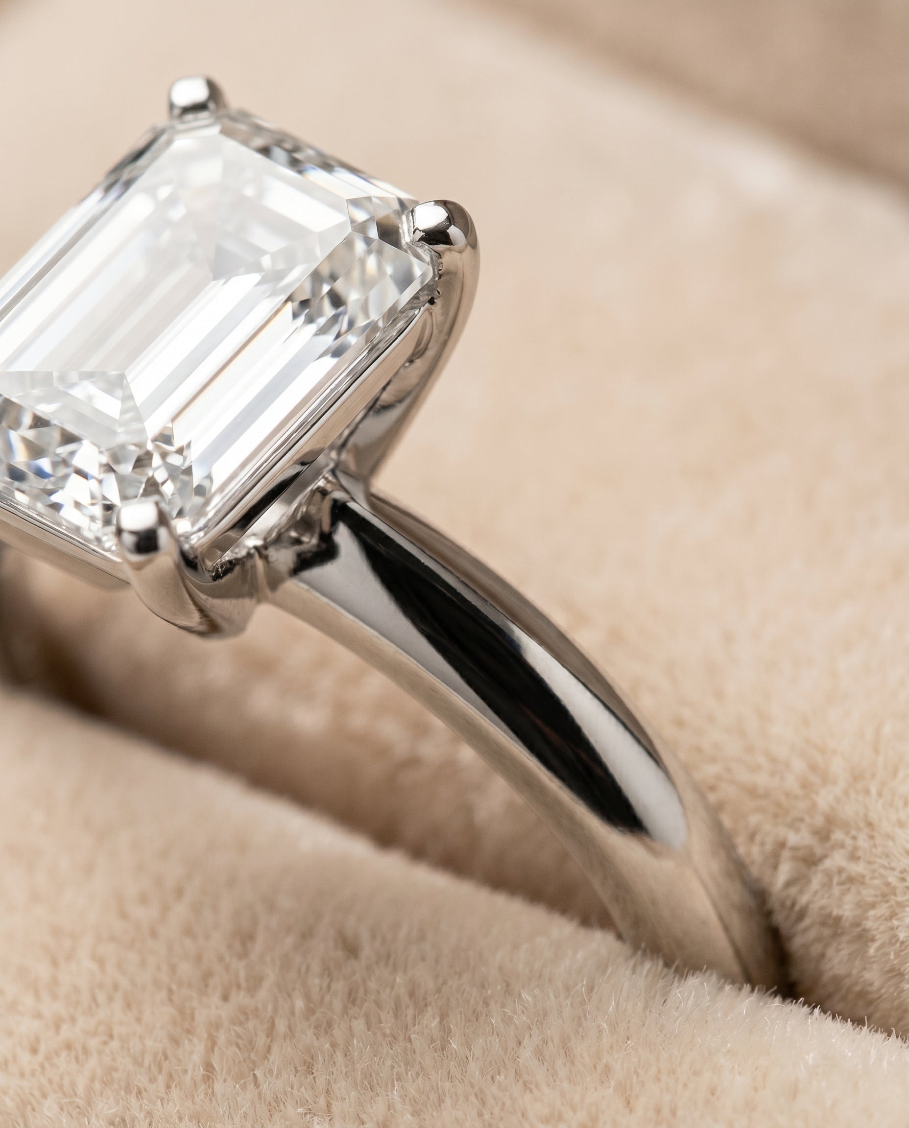 Platinum band of The Isolde emerald engagement ring setting | RockHer