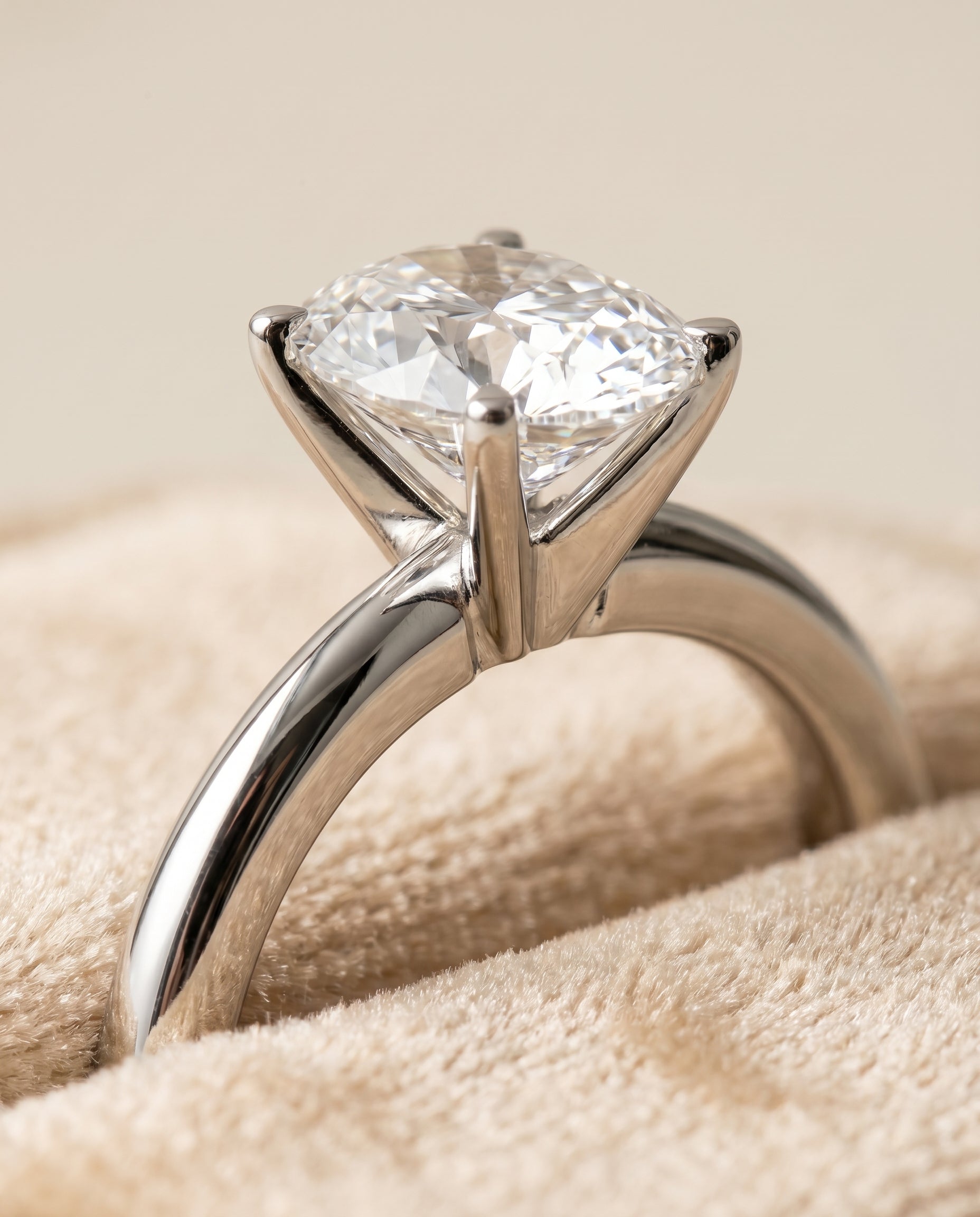 Platinum band of The Isolde oval engagement ring setting | RockHer