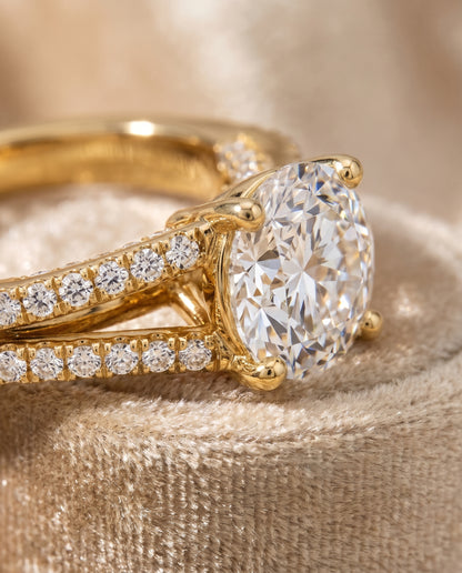 The Jessie Split Shank French Pavé Round Engagement Ring Setting in 18K Yellow Gold