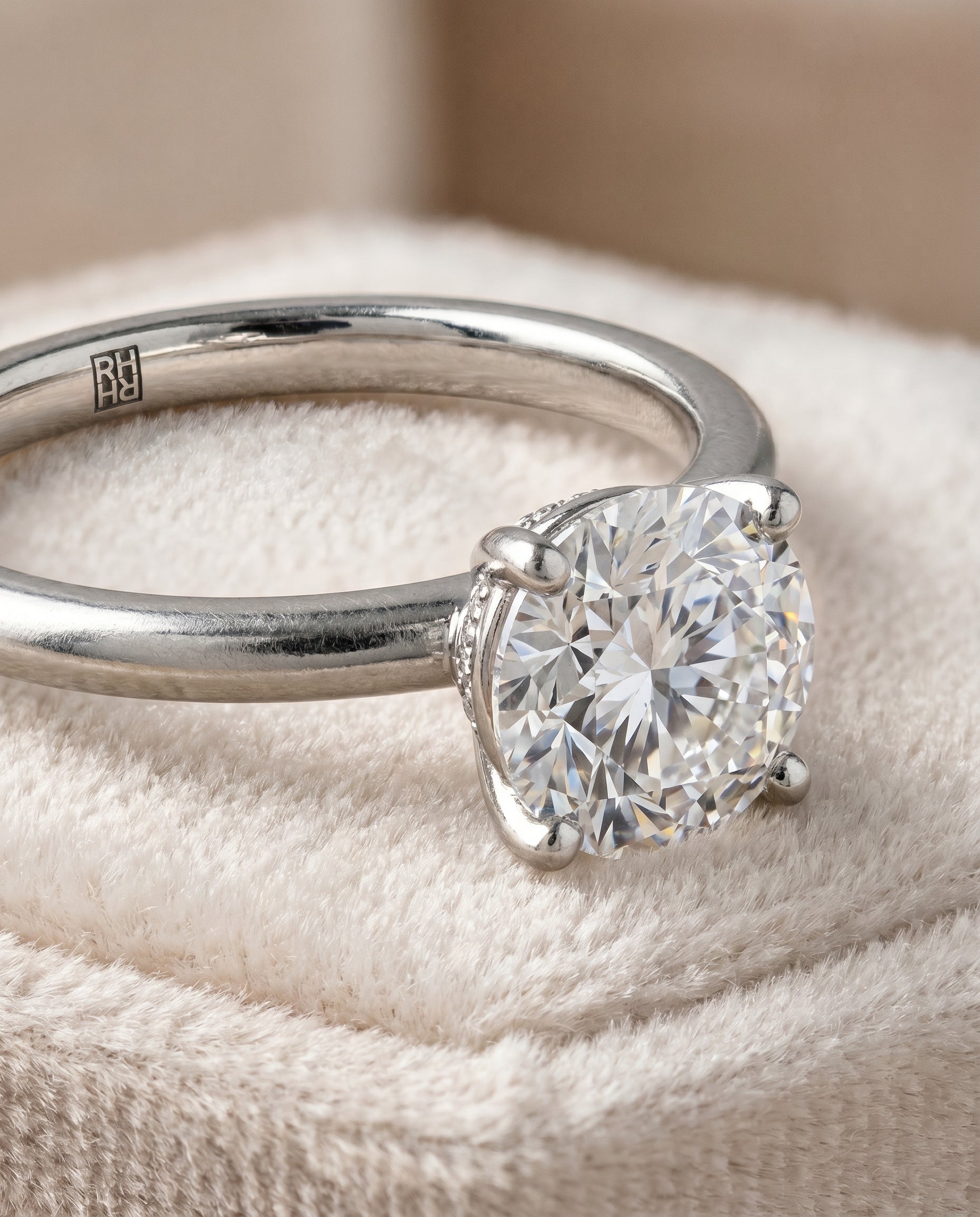 Platinum band of The Joni round engagement ring setting | RockHer