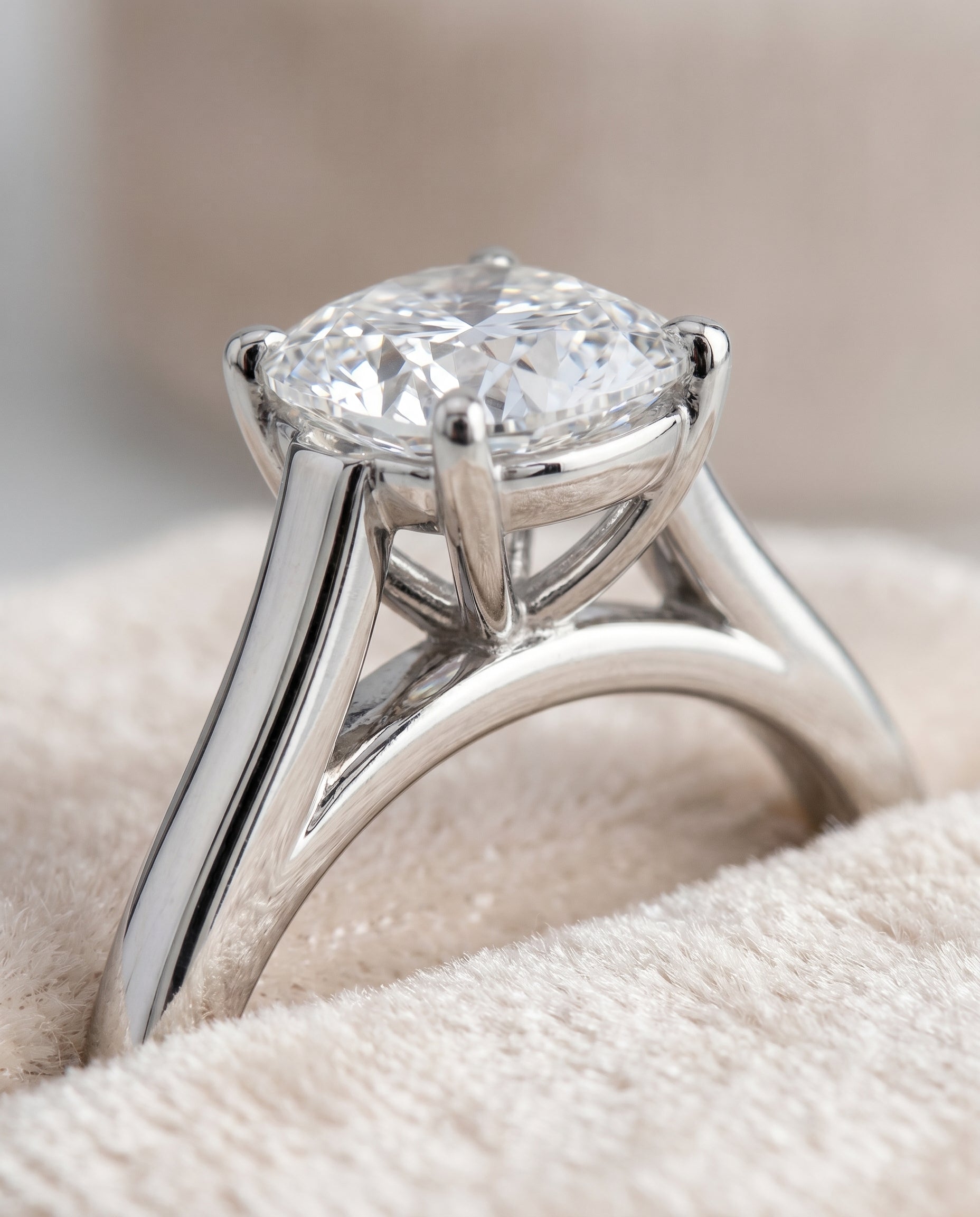 Platinum band of The Juliette cushion engagement ring setting | RockHer