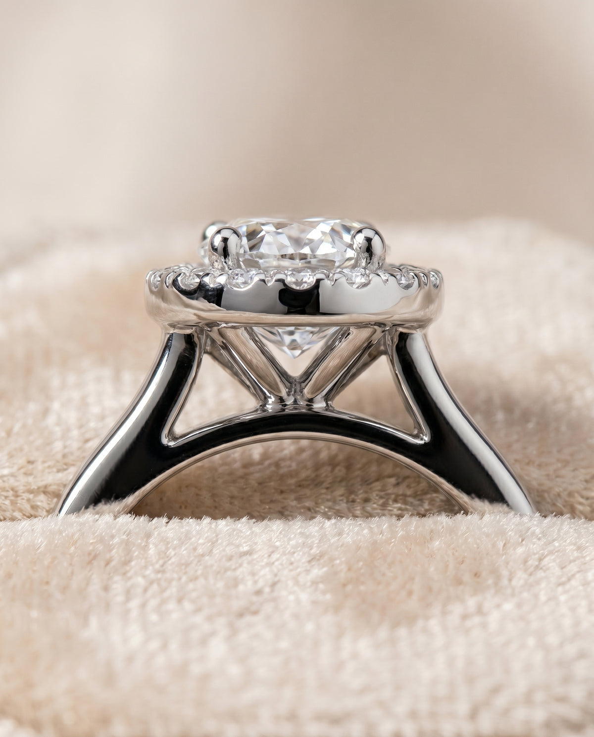 Platinum band of The Kate oval engagement ring setting | RockHer