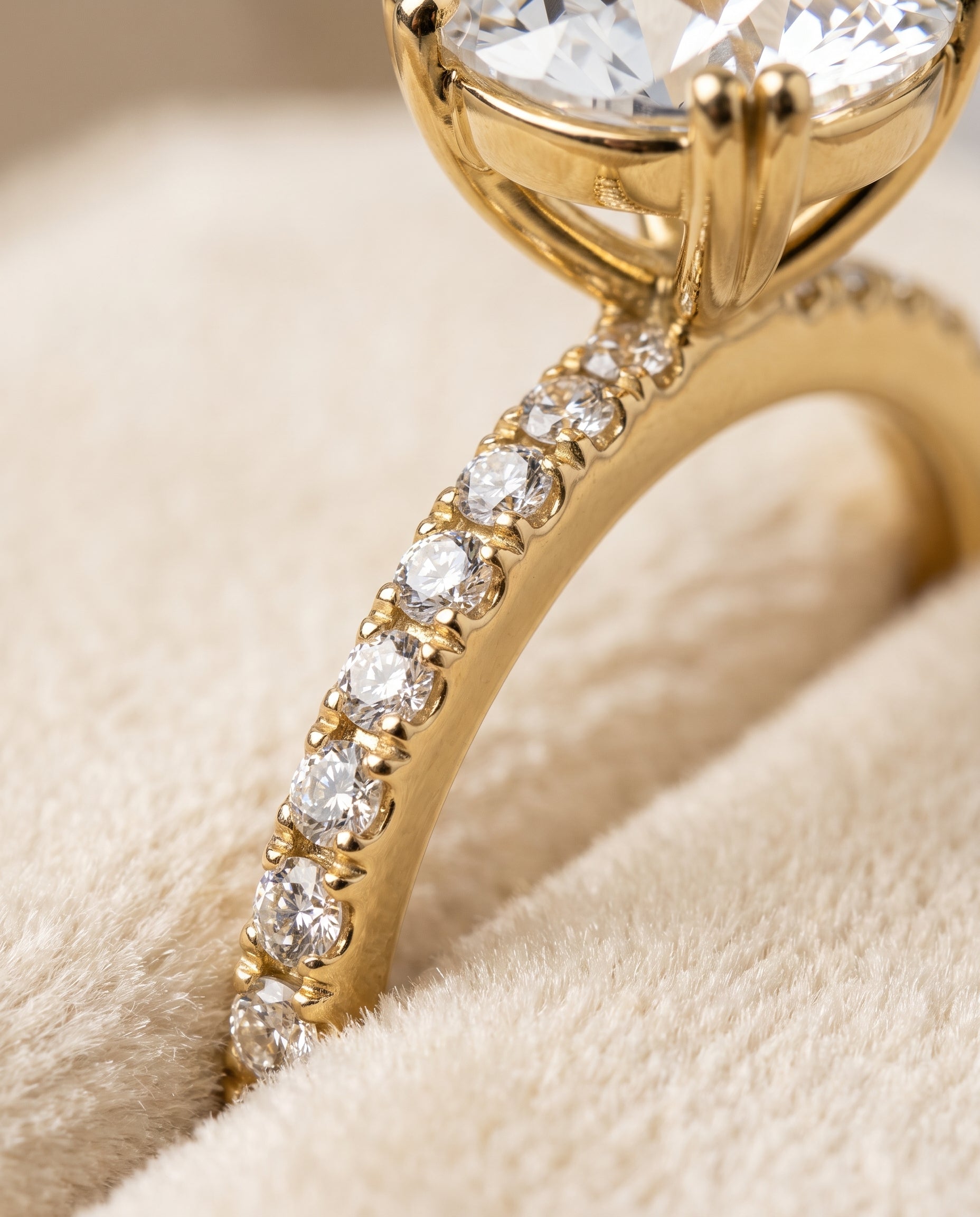 18K Yellow Gold band of The Kelly round engagement ring setting | RockHer