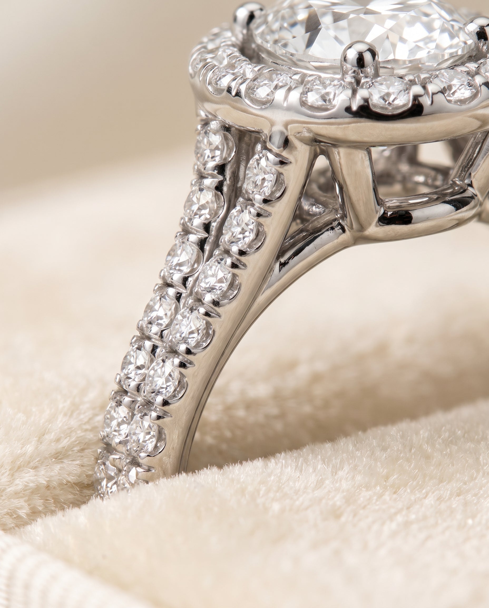 Platinum band of The Lira oval engagement ring setting | RockHer