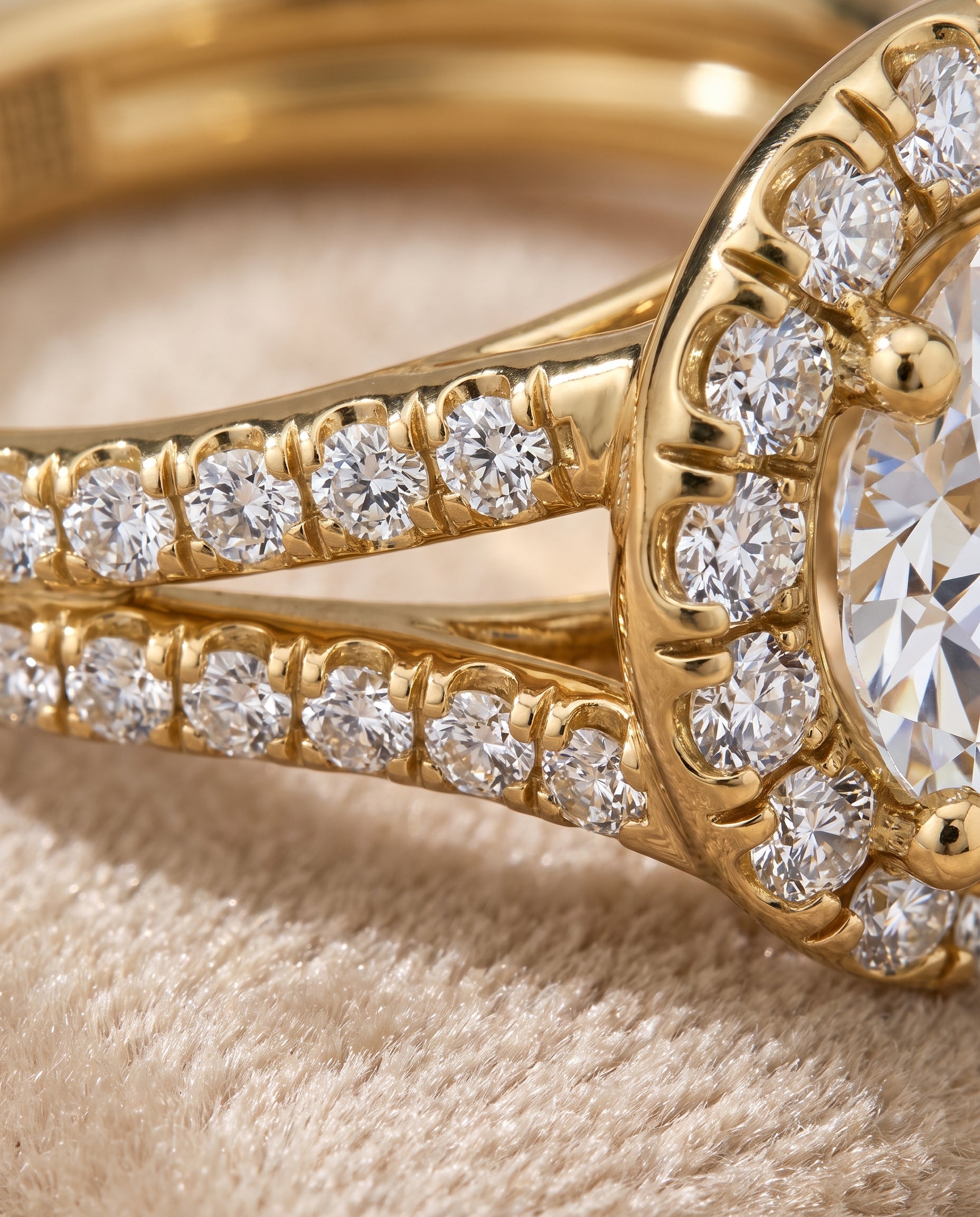 18K Yellow Gold band of The Lira round engagement ring setting | RockHer