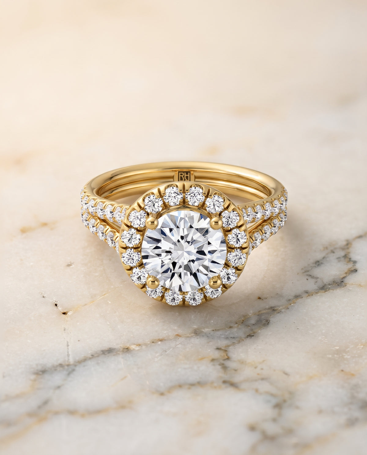 The Lira round engagement ring setting in 18K Yellow Gold | RockHer