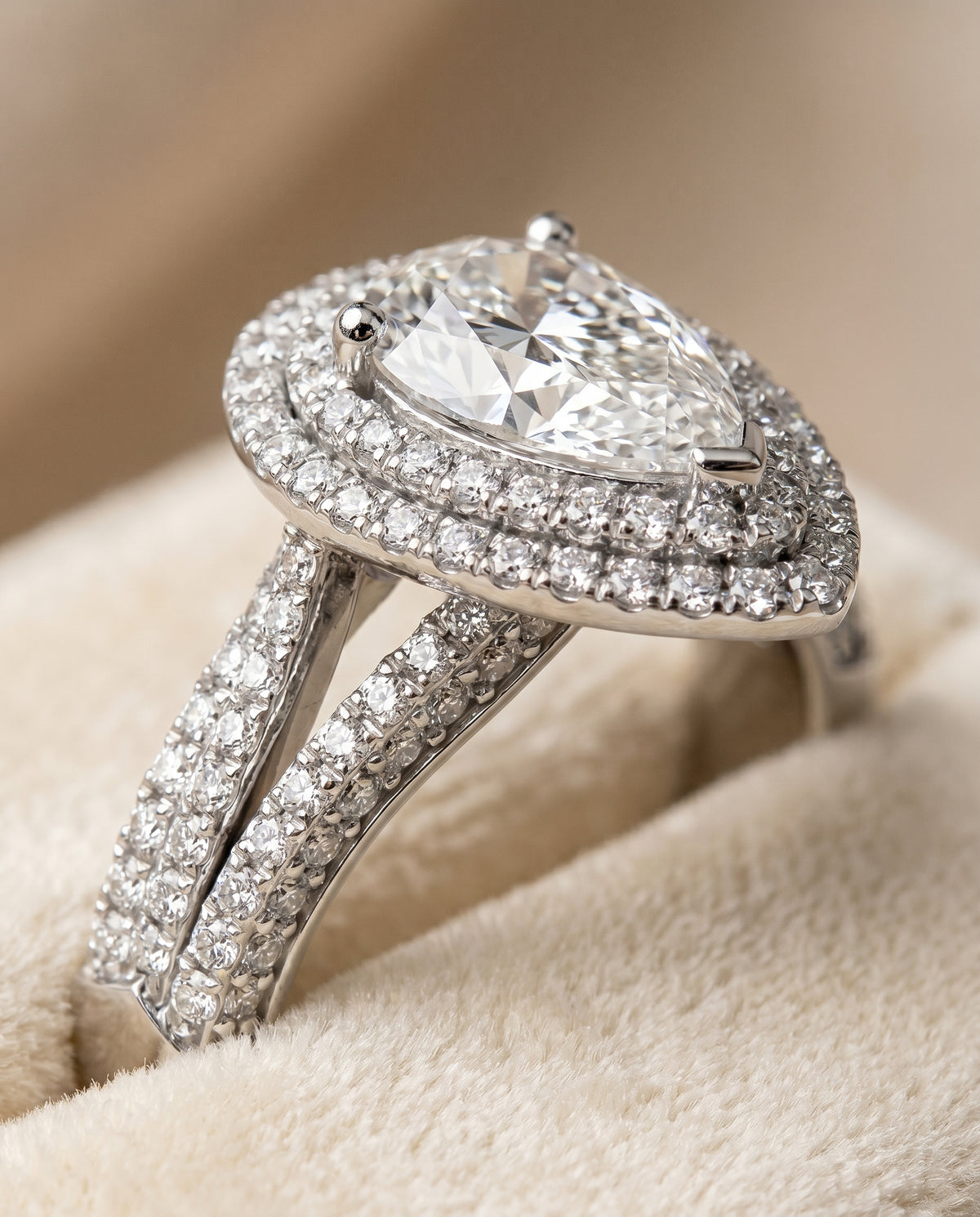 Platinum band of The Mariah pear engagement ring setting | RockHer