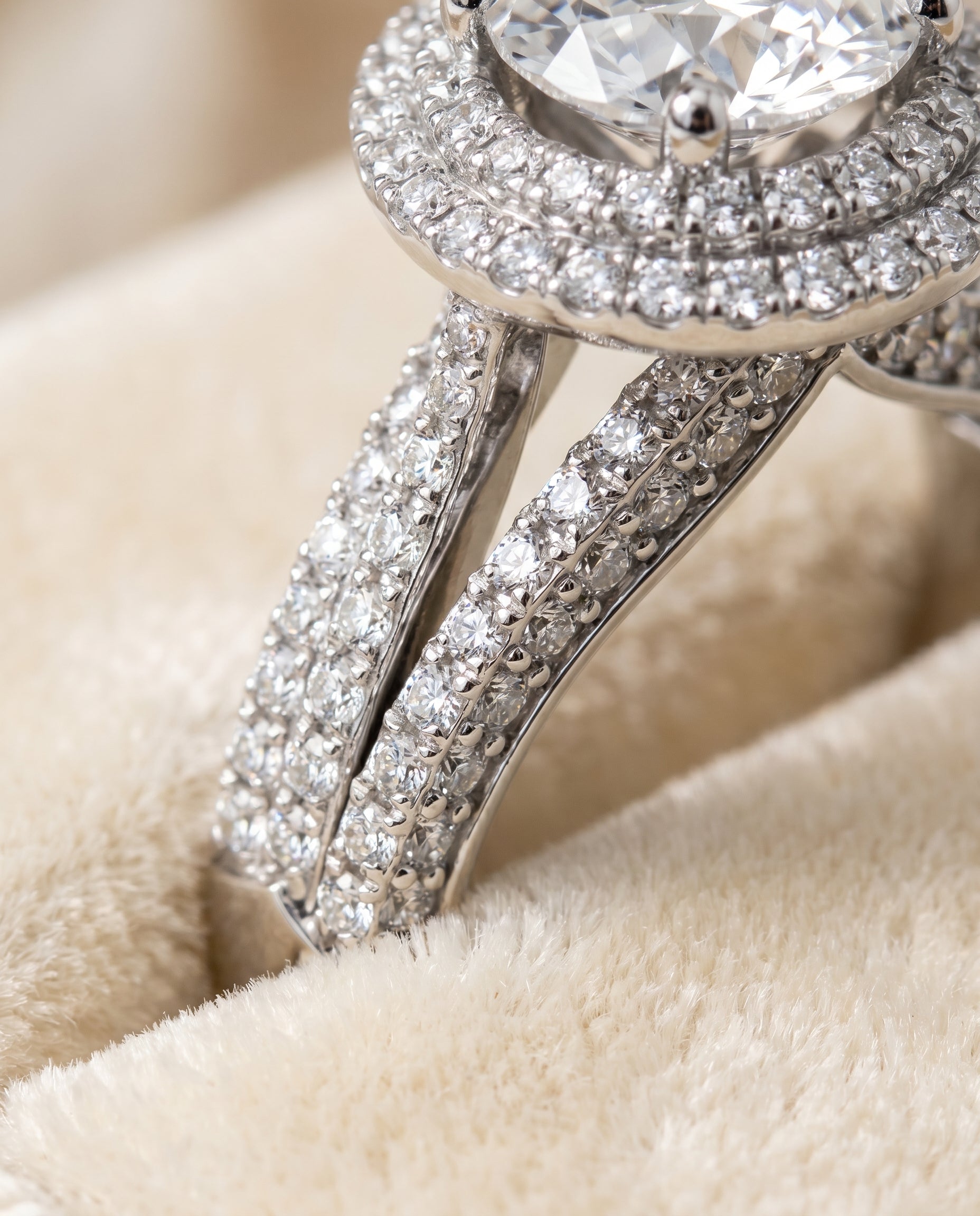 Platinum band of The Mariah round engagement ring setting | RockHer