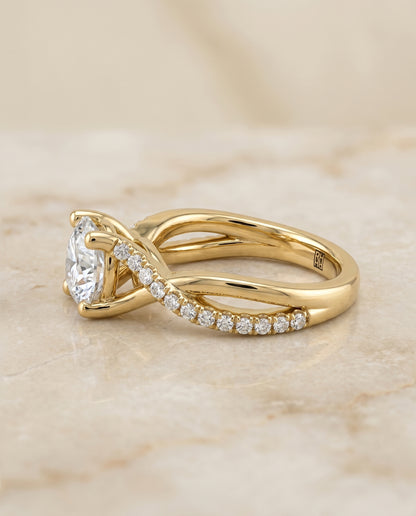 Round Brilliant, Bypass Pavé Twist, in 18K Yellow Gold, pave setting – side profile | RockHer