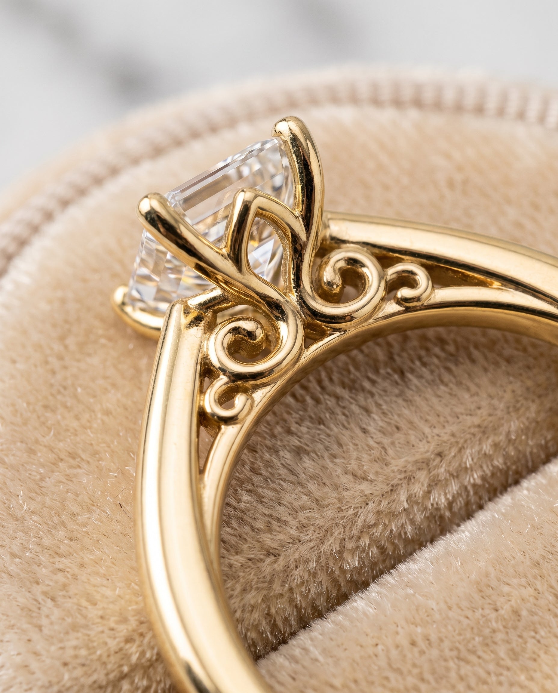 18K Yellow Gold band of The Rio emerald engagement ring setting | RockHer