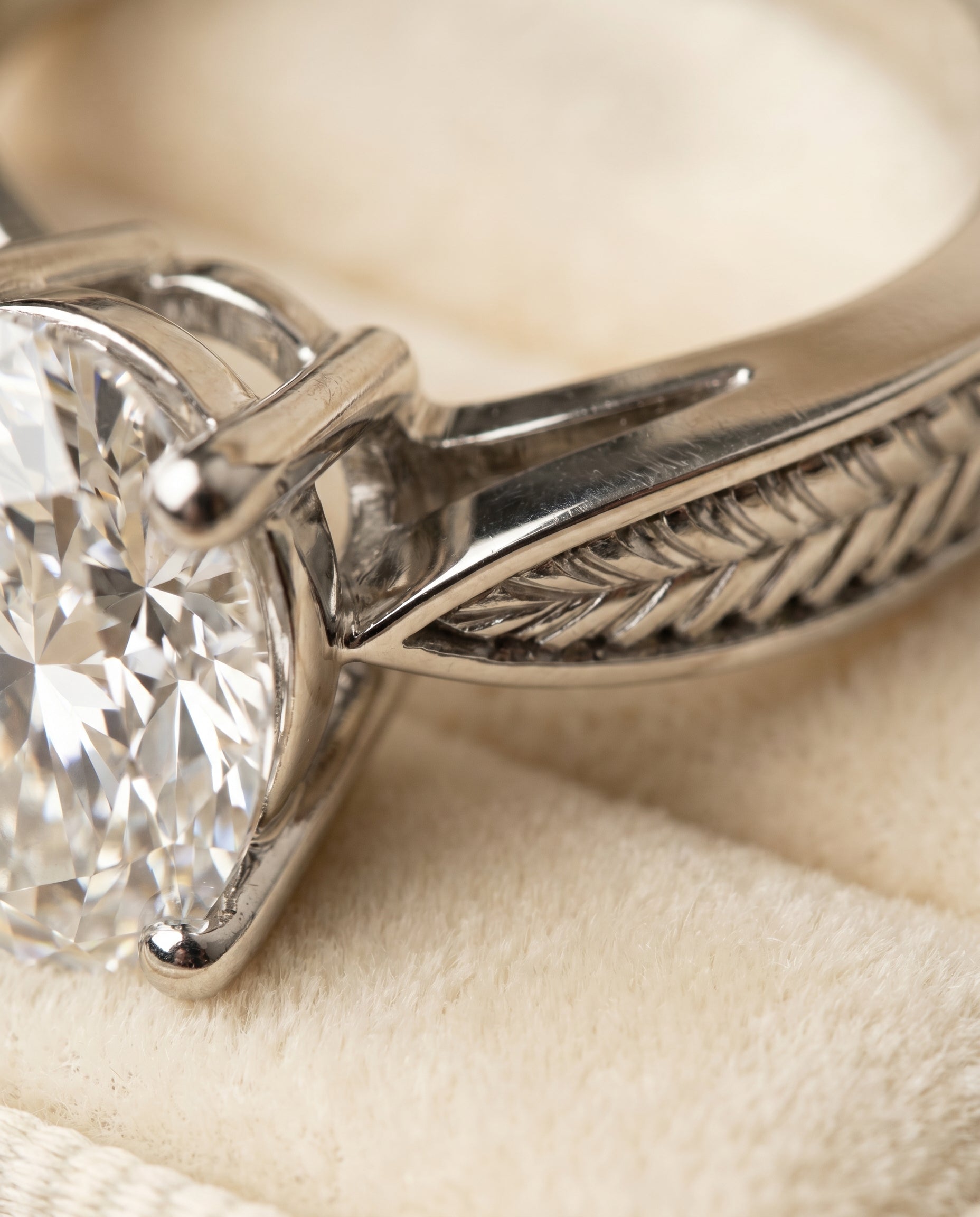 Platinum band of The Roberta oval engagement ring setting | RockHer