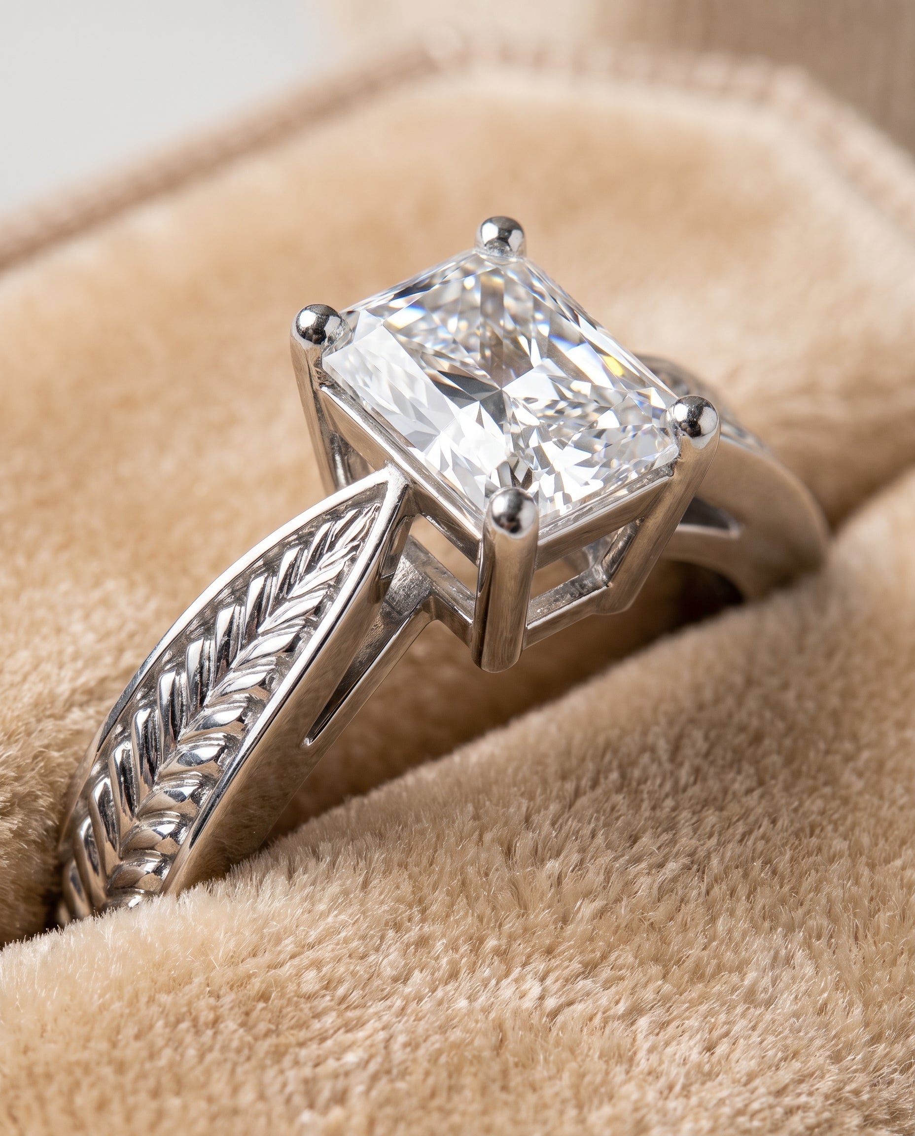 Platinum band of The Roberta radiant engagement ring setting | RockHer