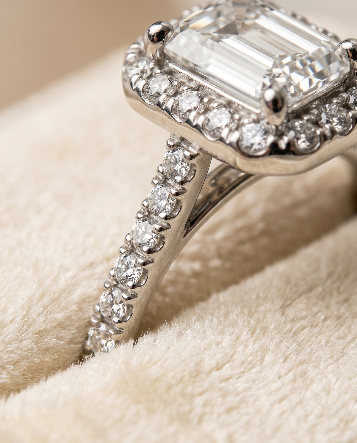 Platinum band of The Sade emerald engagement ring setting | RockHer