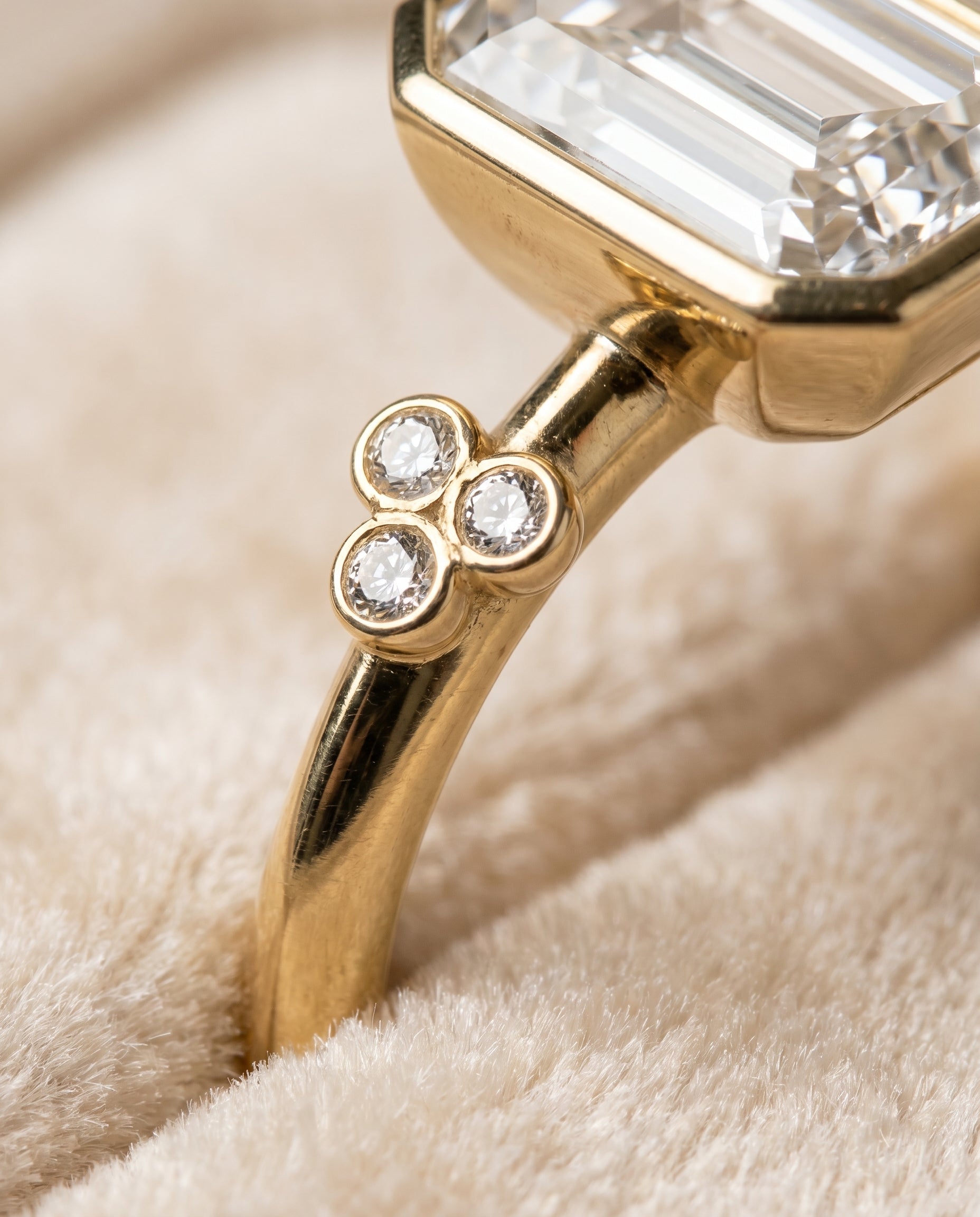 18K Yellow Gold band of The Selena emerald engagement ring setting | RockHer