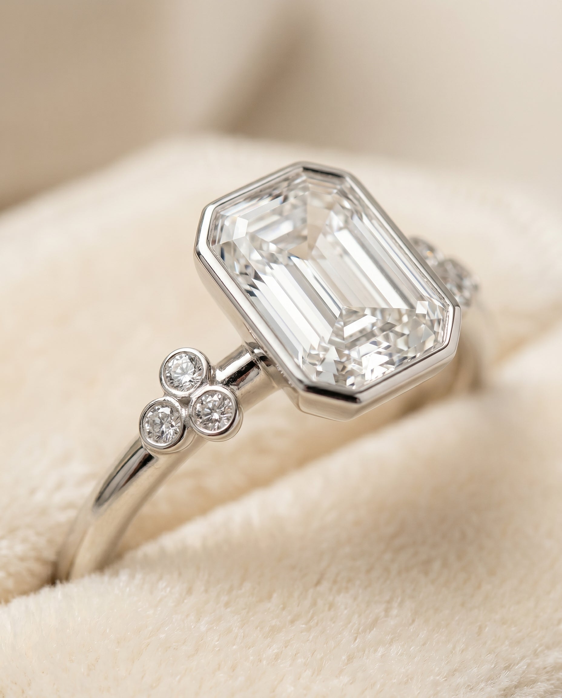 Platinum band of The Selena emerald engagement ring setting | RockHer