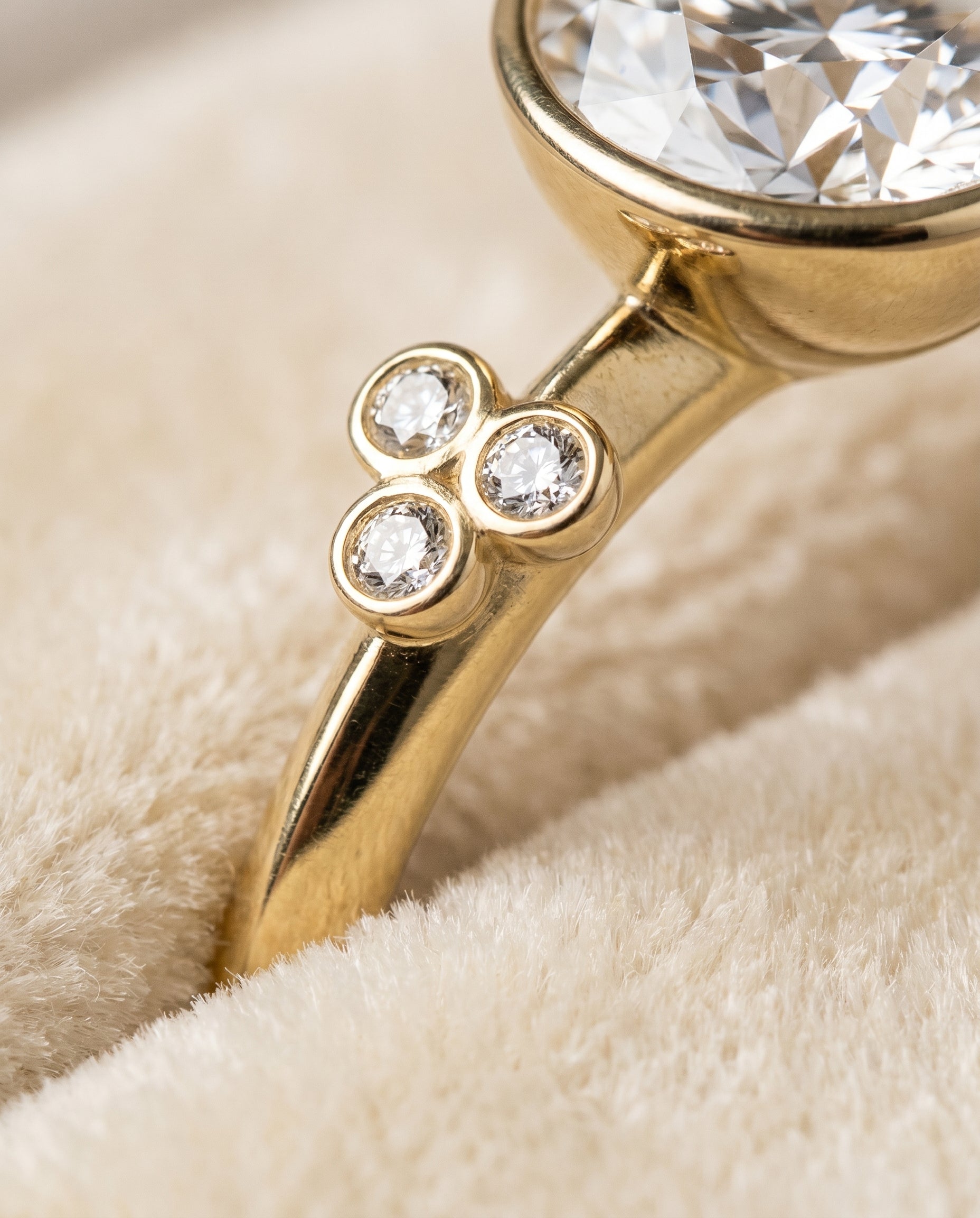 18K Yellow Gold band of The Selena round engagement ring setting | RockHer