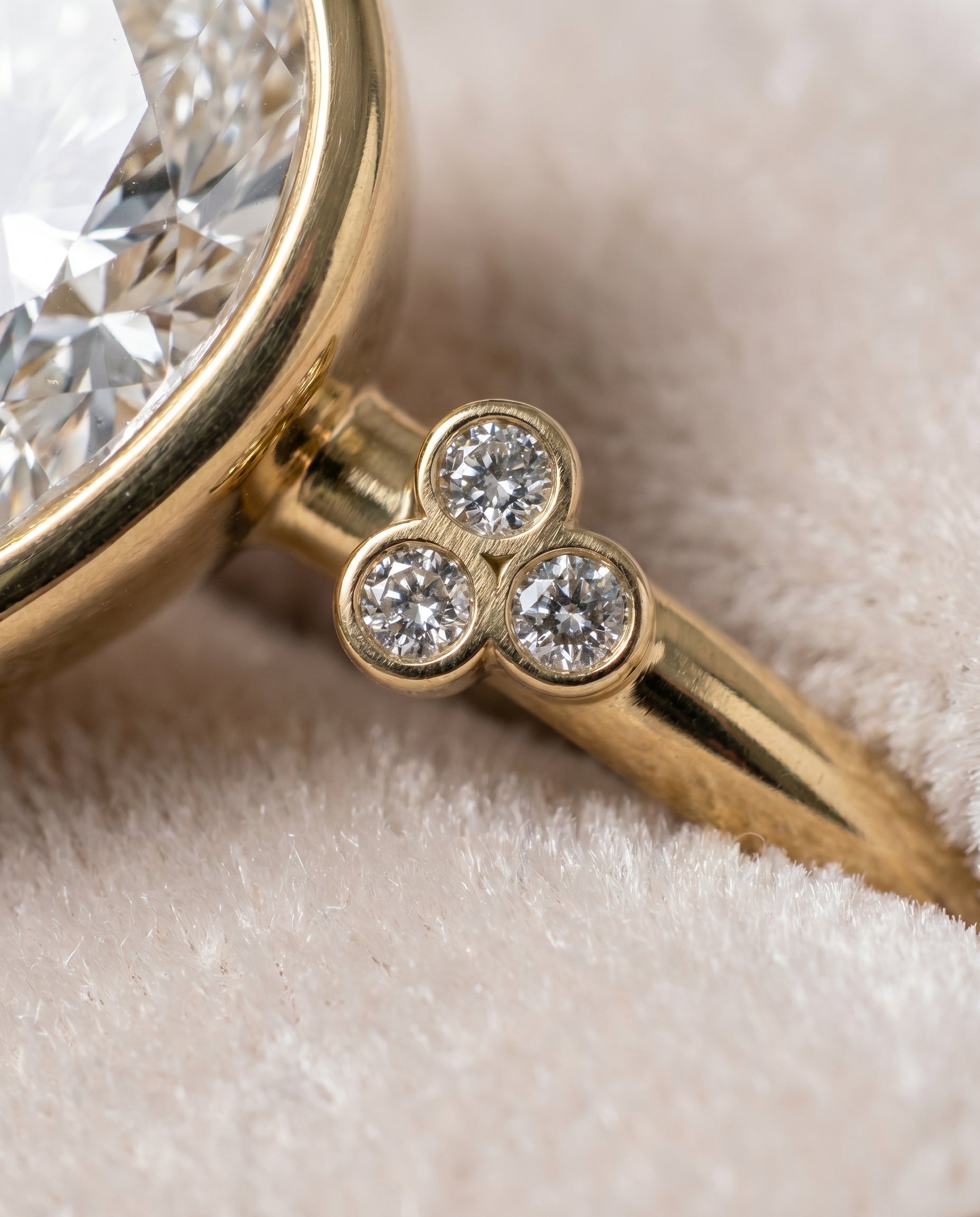 18K Yellow Gold band of The Selena princess engagement ring setting | RockHer